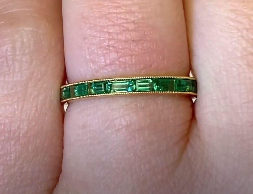 0.73ct Baguette Cut Natural Green Emerald Band Ring, 18k Yellow Gold In Excellent Condition For Sale In New York, NY