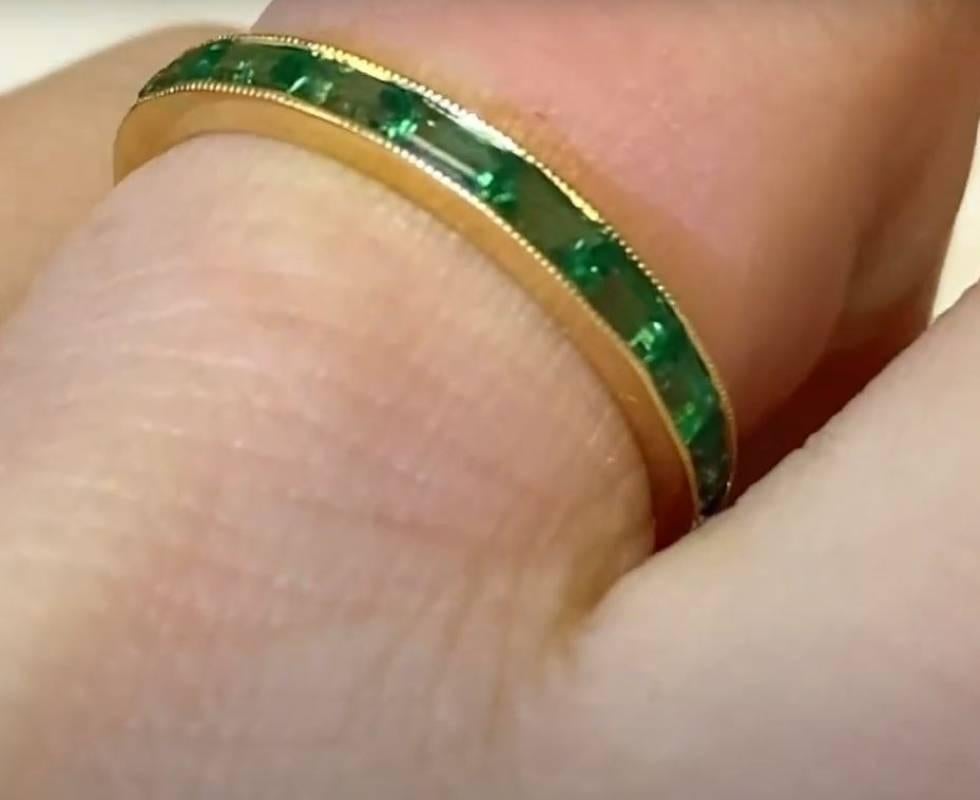 0.73ct Baguette Cut Natural Green Emerald Band Ring, 18k Yellow Gold For Sale 1