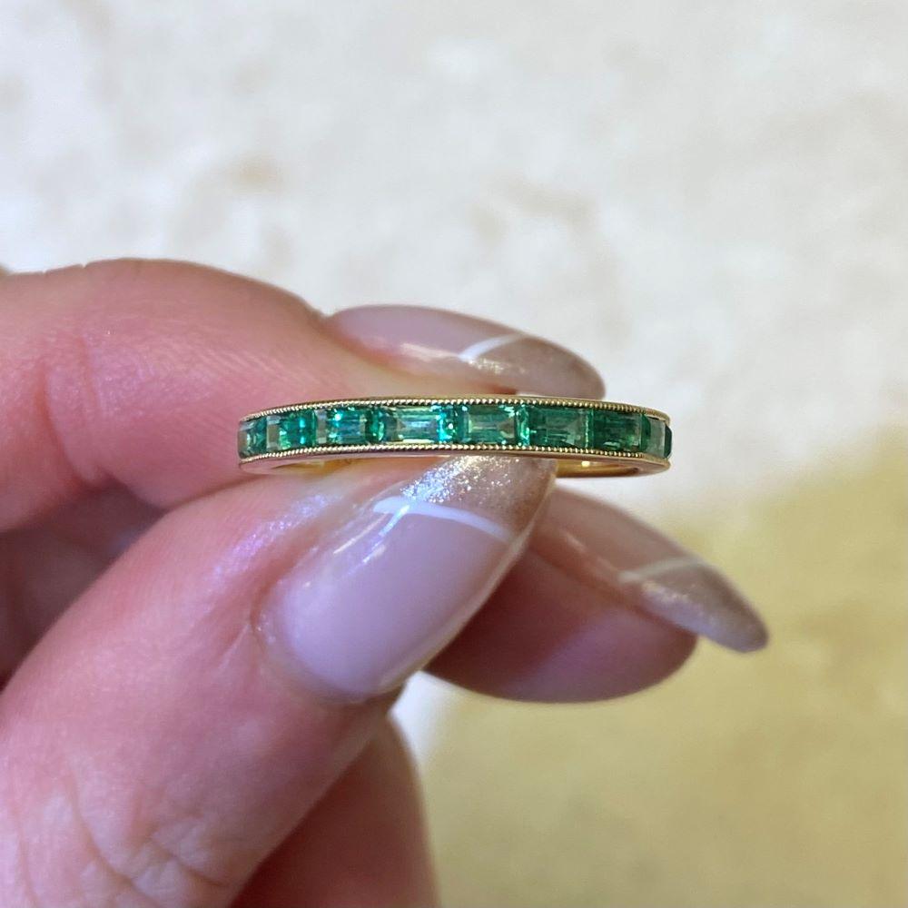 0.73ct Baguette Cut Natural Green Emerald Band Ring, 18k Yellow Gold For Sale 4