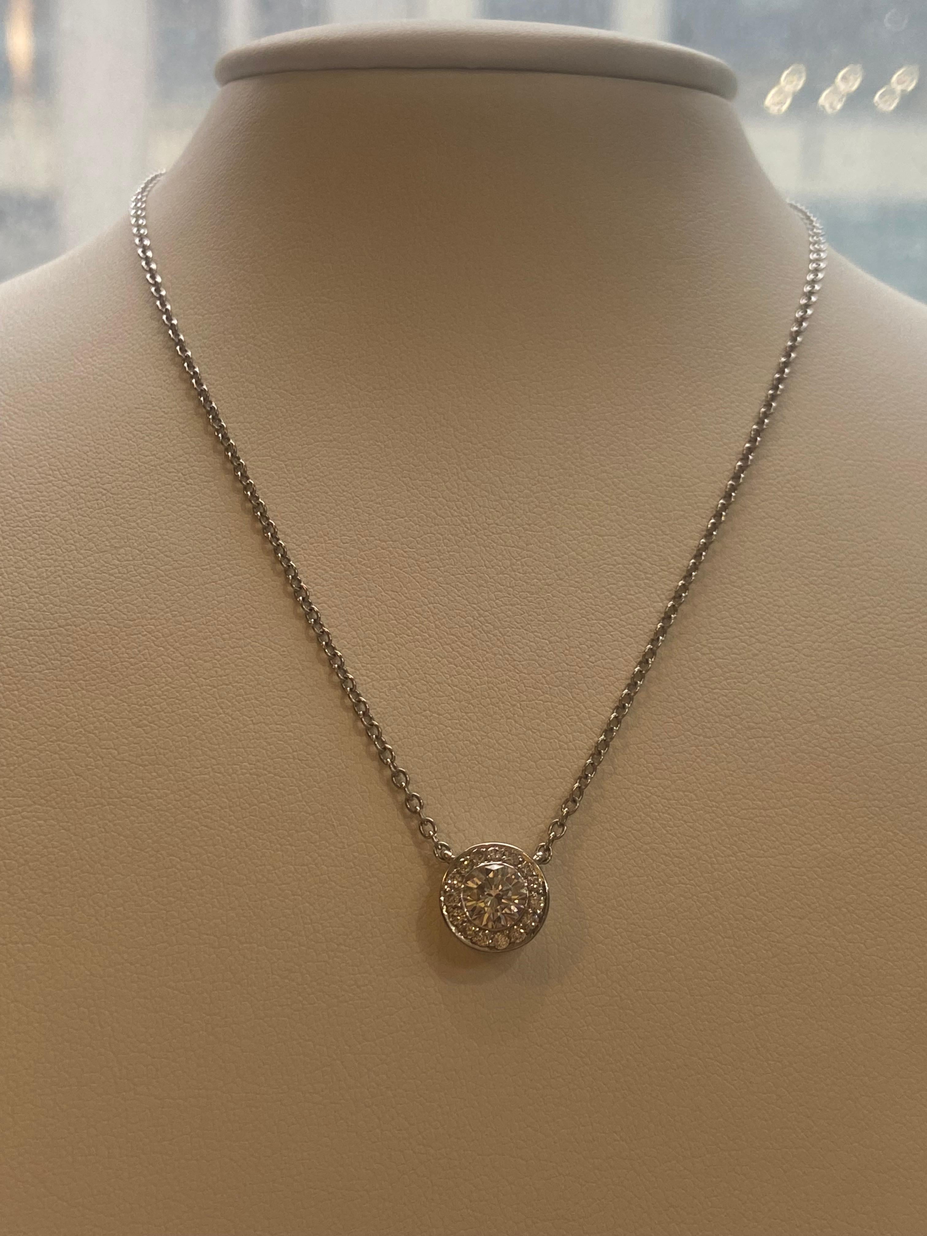 Metallo: Oro bianco 18KT
Peso totale dei carati: 0,73ctw
Lunghezza della catena: 16