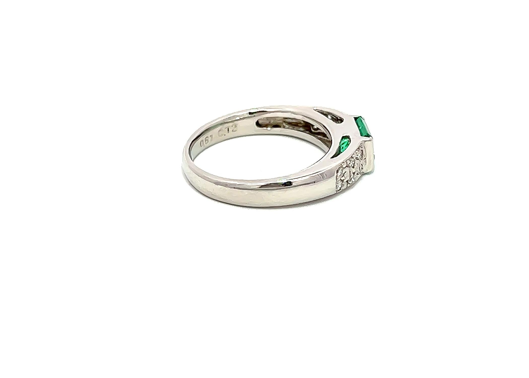 This stunning ring features an Art Deco design set in luxurious platinum, adorned with a beautiful 0.61CT emerald and 0.12CT of round brilliant diamonds on both sides. Its subtle yet captivating style makes it the perfect choice for daily wear.