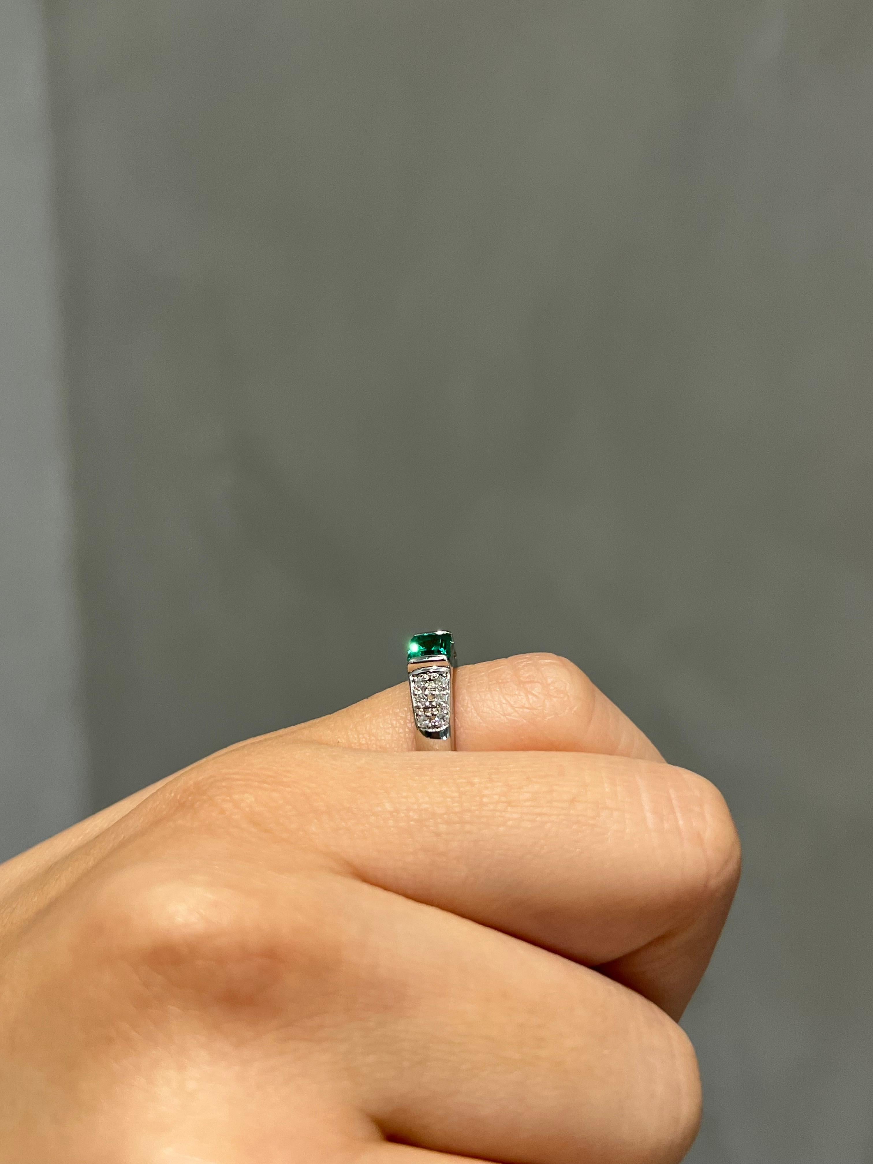 0.73CT Total Weight Emerald & Diamond Ring set with Plat In New Condition For Sale In New York, NY
