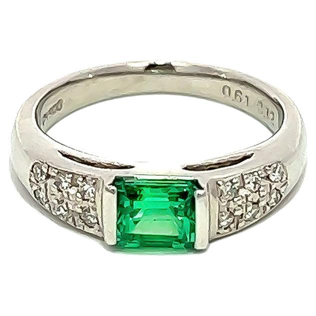 0.73CT Total Weight Emerald & Diamond Ring set with Plat en vente