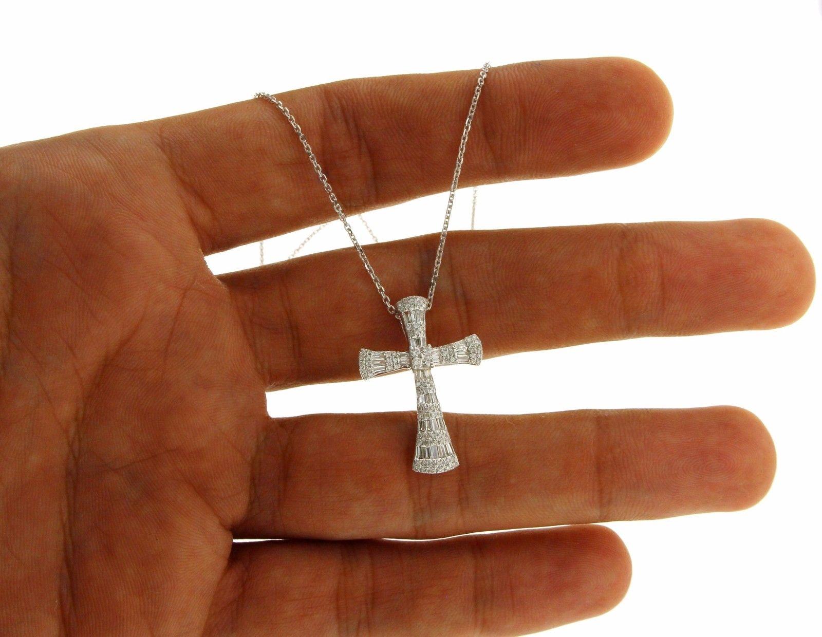 0.74 Carat Baguette and Round Diamonds 14 Karat Gold Cross Pendant Necklace In New Condition In Los Angeles, CA