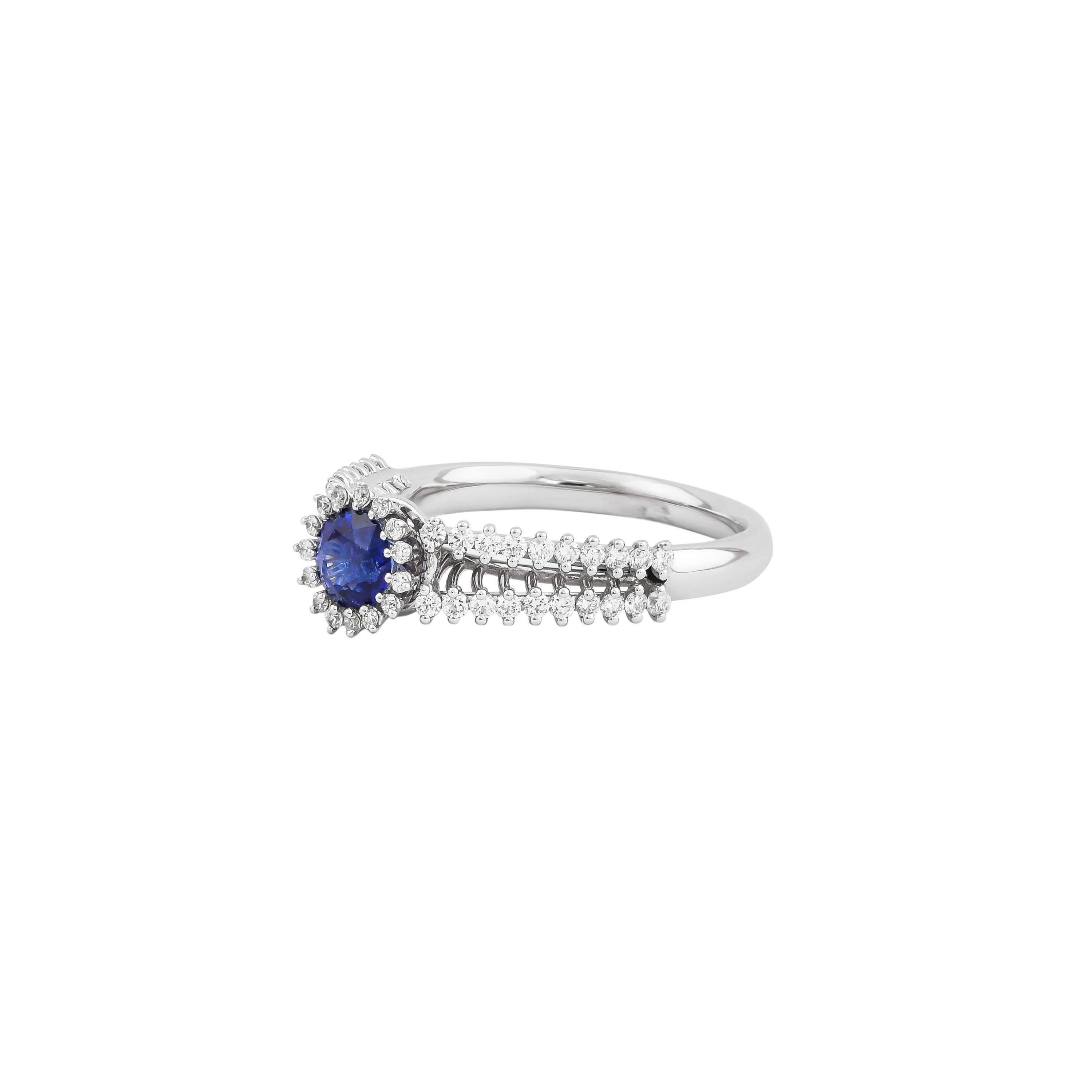Contemporary 0.74 Carat Blue Sapphire Ring in 18 Karat White Gold For Sale