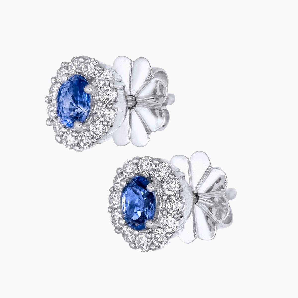 Moderniste Boucles d'oreilles en or blanc 18 carats, saphir bleu du Cachemire et diamant de 0,74 carat en vente