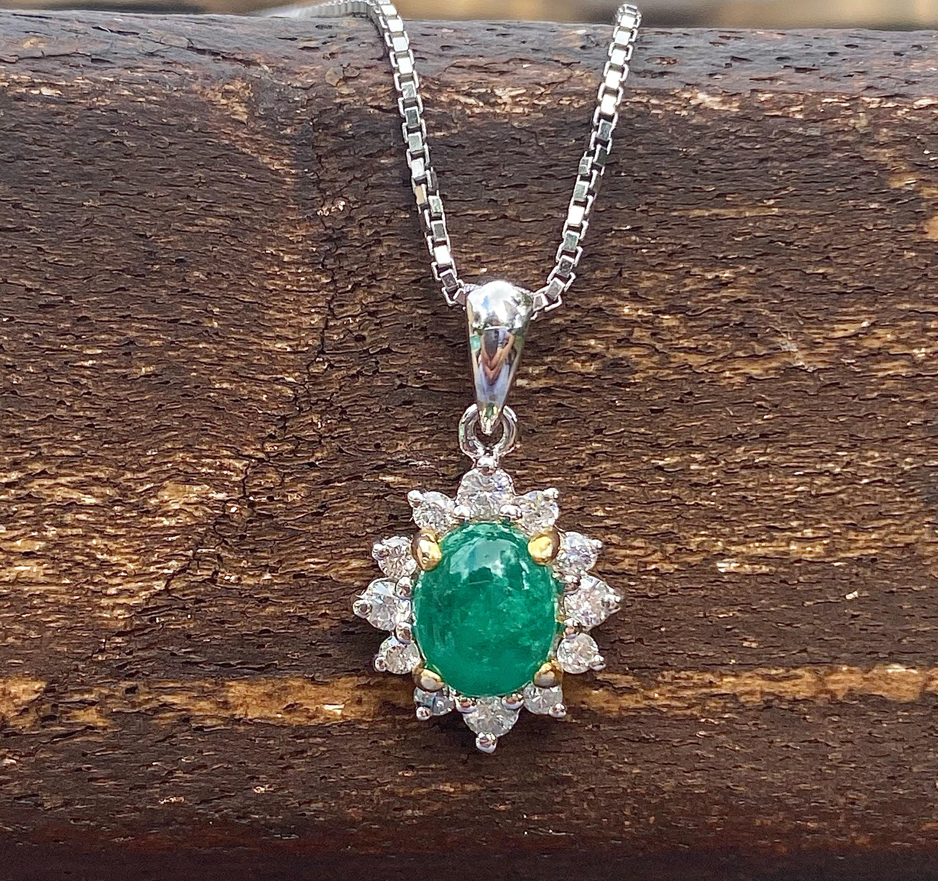 Women's or Men's 0.74 Carat Oval-Cut Colombian Emerald and Diamond 18 Karat White Gold Pendant For Sale