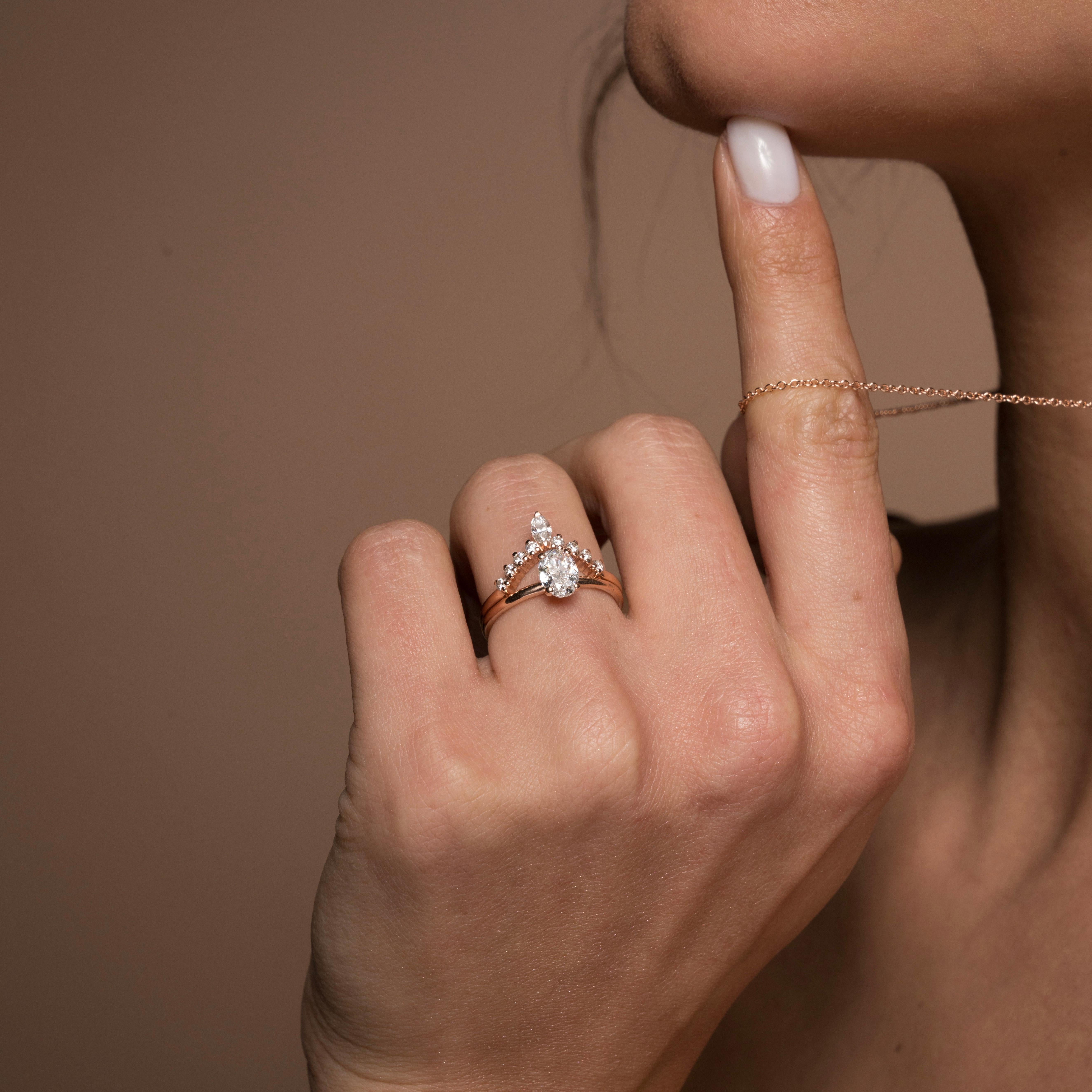 En vente :  Shlomit Rogel Bague de fiançailles en or rose 14 carats avec diamants taille ovale de 0,74 carat 3