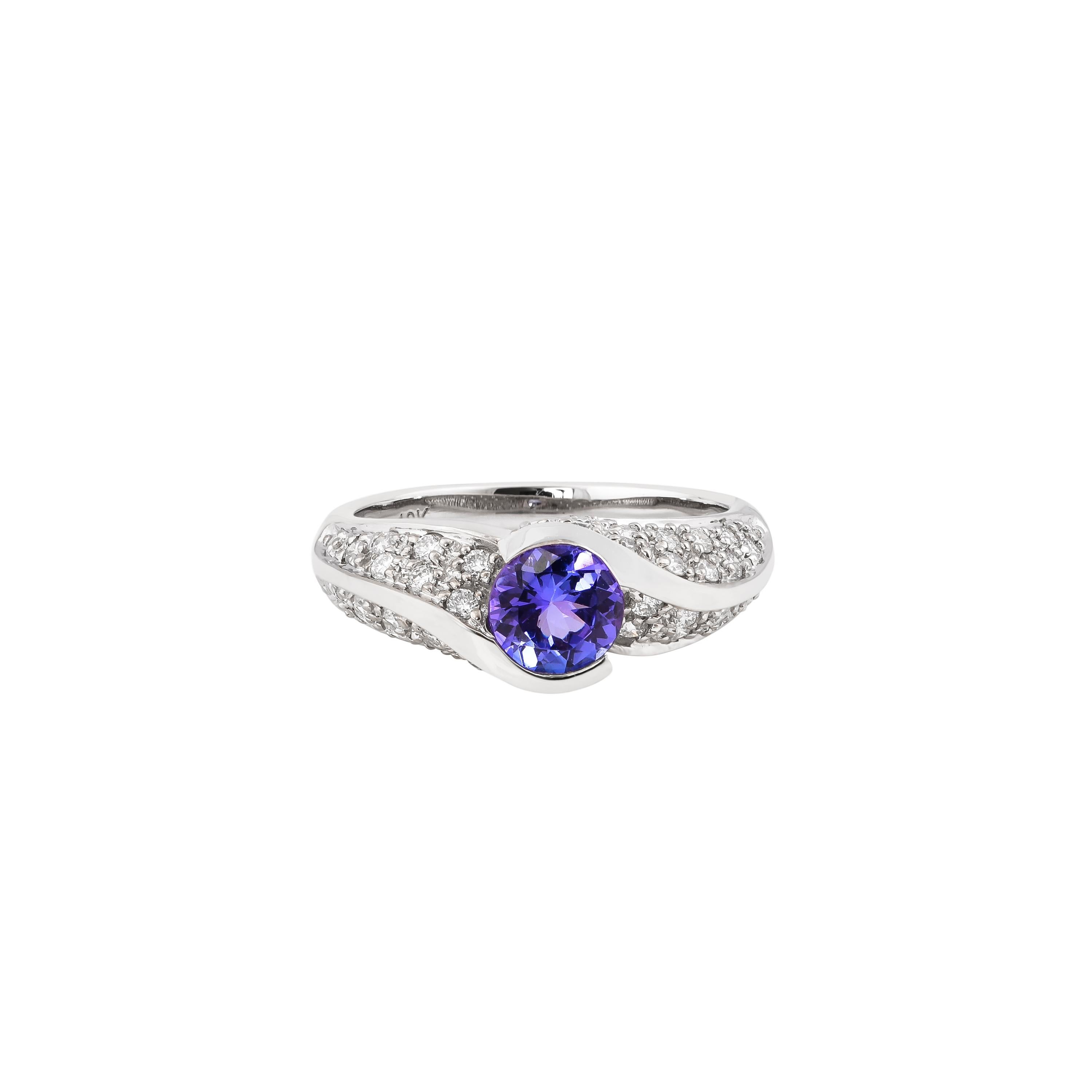 Contemporary 0.74 Carat Tanzanite Ring in 18 Karat White Gold with Diamond. For Sale