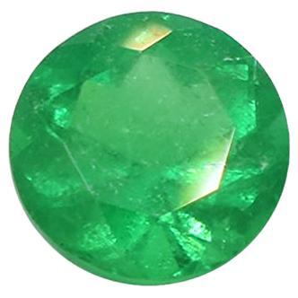 0.74 Carats Loose Natural Emerald in Brilliant Round Cut, Green Natural Crystal For Sale