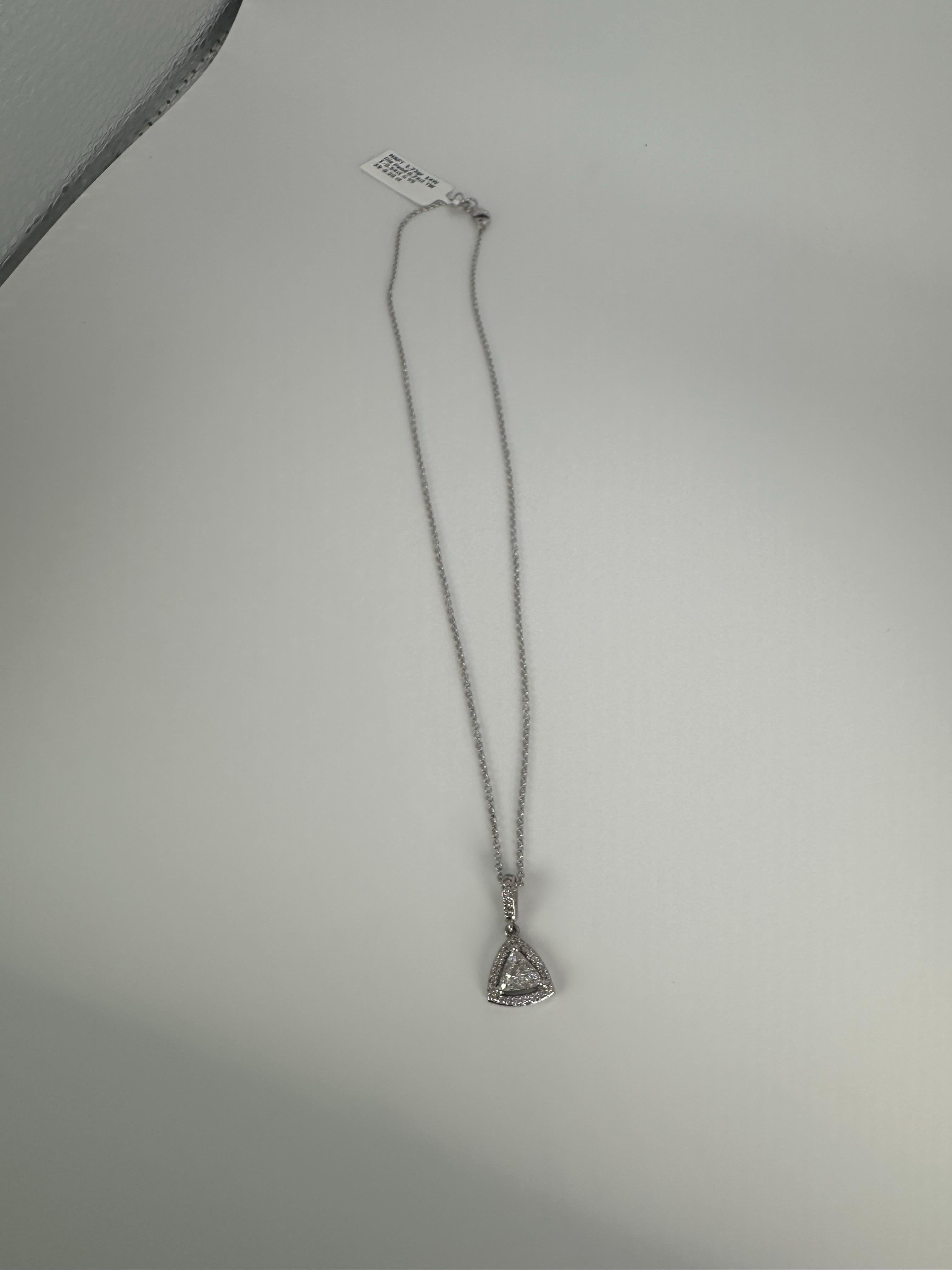 Women's or Men's 0.74 carats Trillion Diamond pendant necklace 14KT gold Valentines day gift For Sale