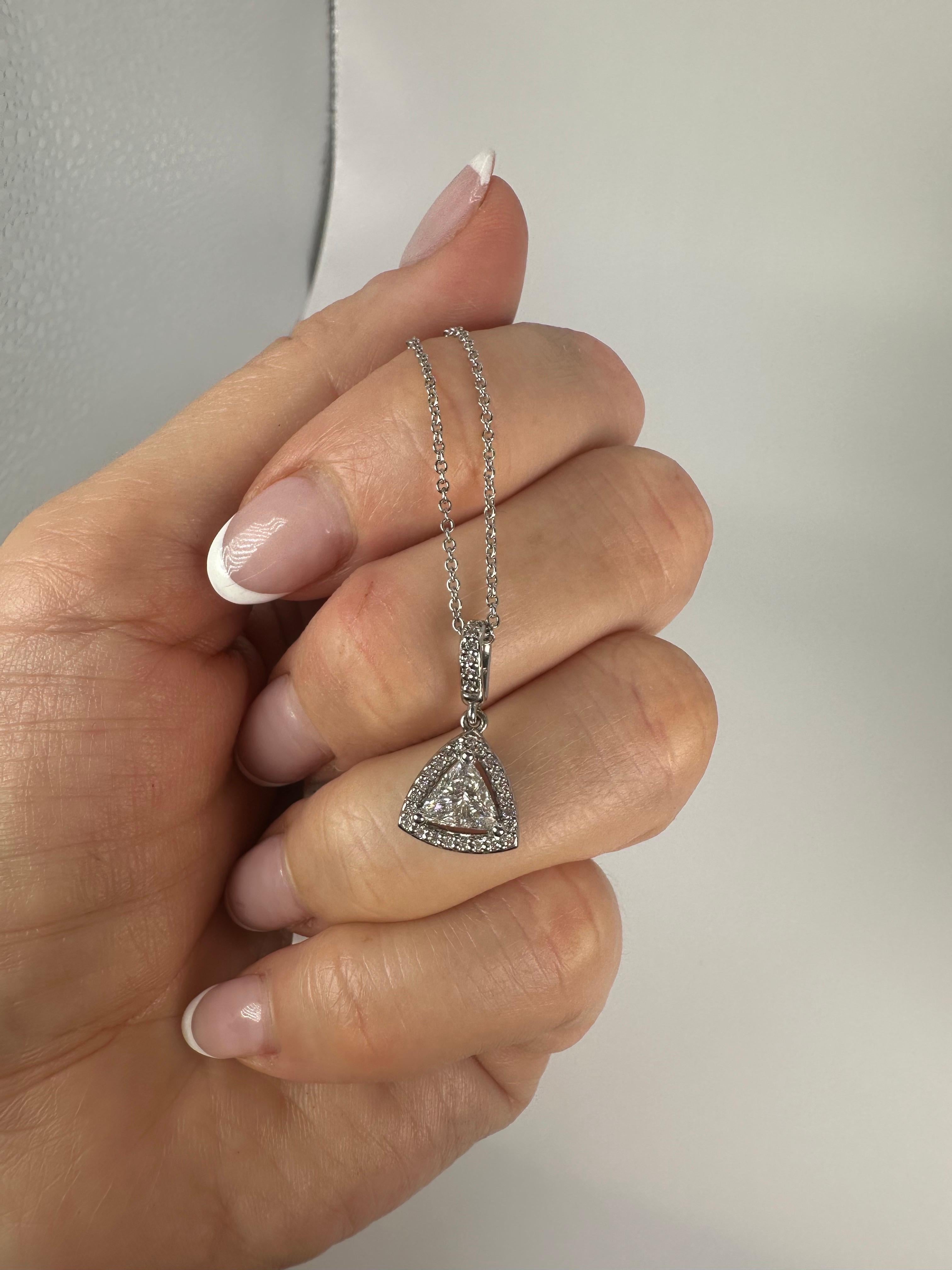 0.74 carats Trillion Diamond pendant necklace 14KT gold Valentines day gift For Sale 2