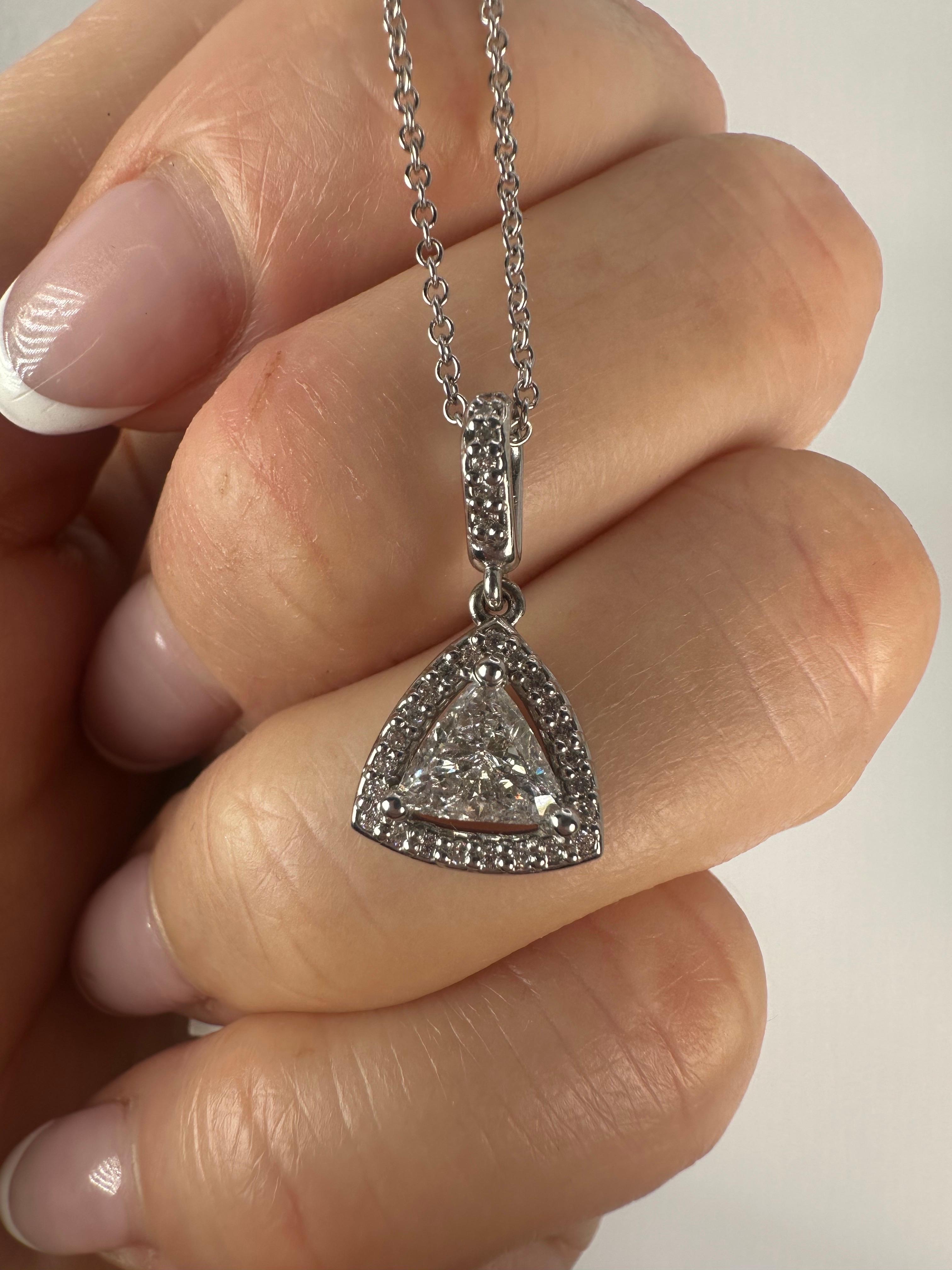 0.74 carats Trillion Diamond pendant necklace 14KT gold Valentines day gift For Sale 4