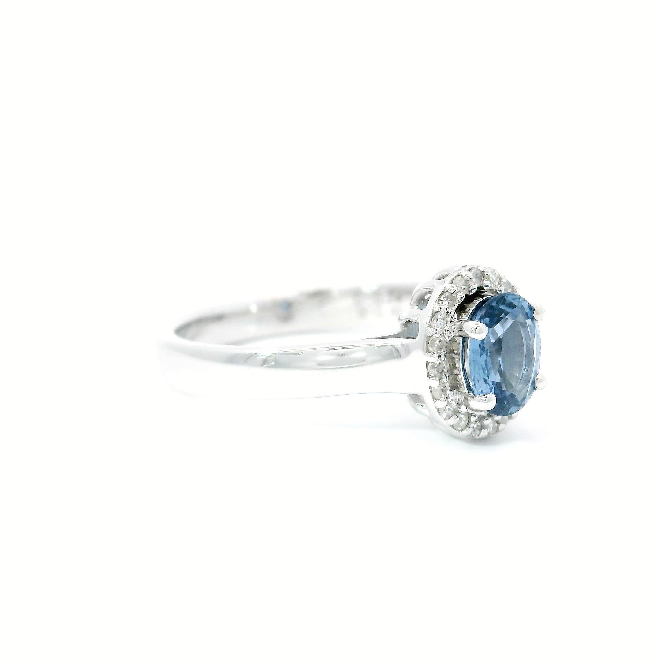 Oval Cut 0.74 Sapphire ring For Sale