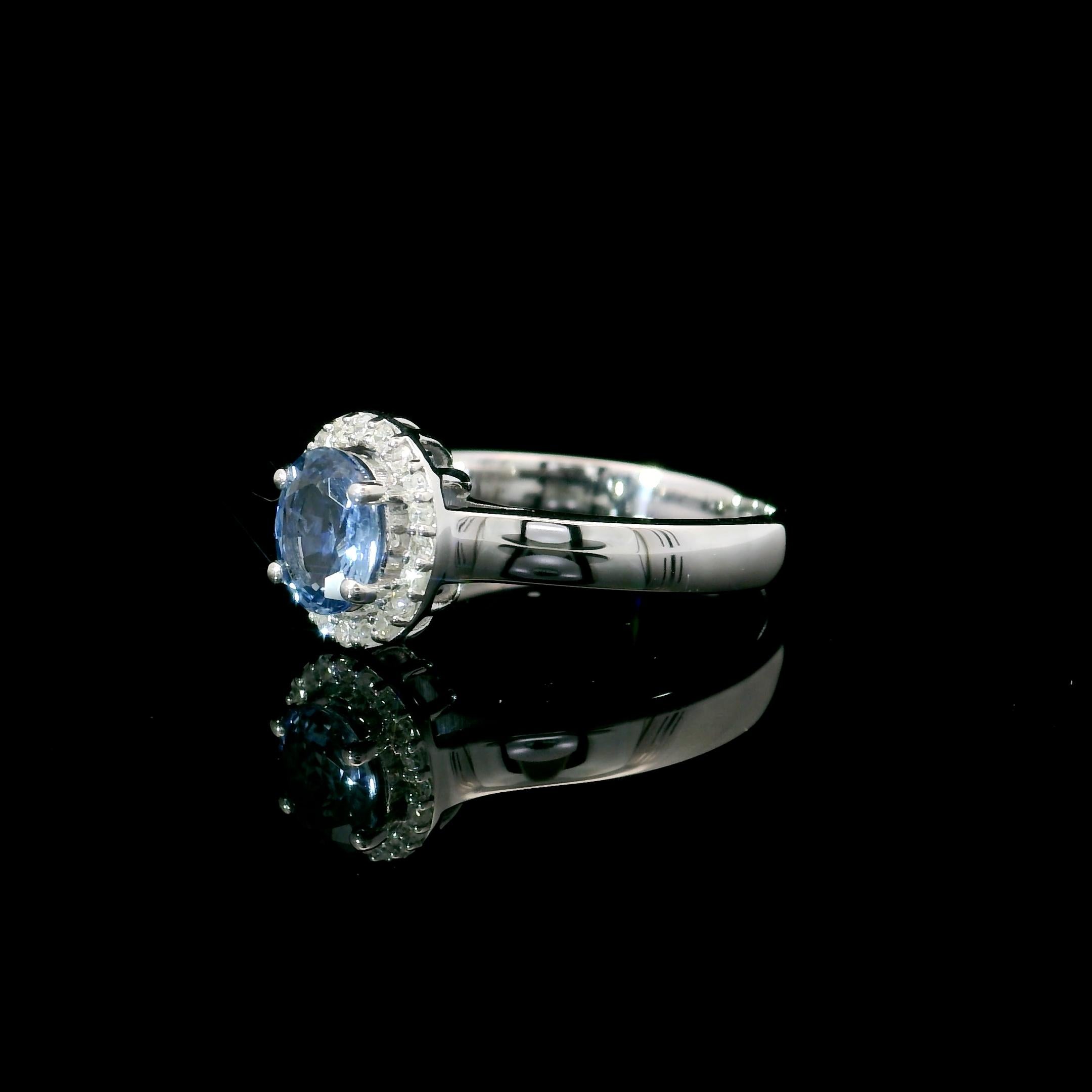 Women's or Men's 0.74 Sapphire ring For Sale