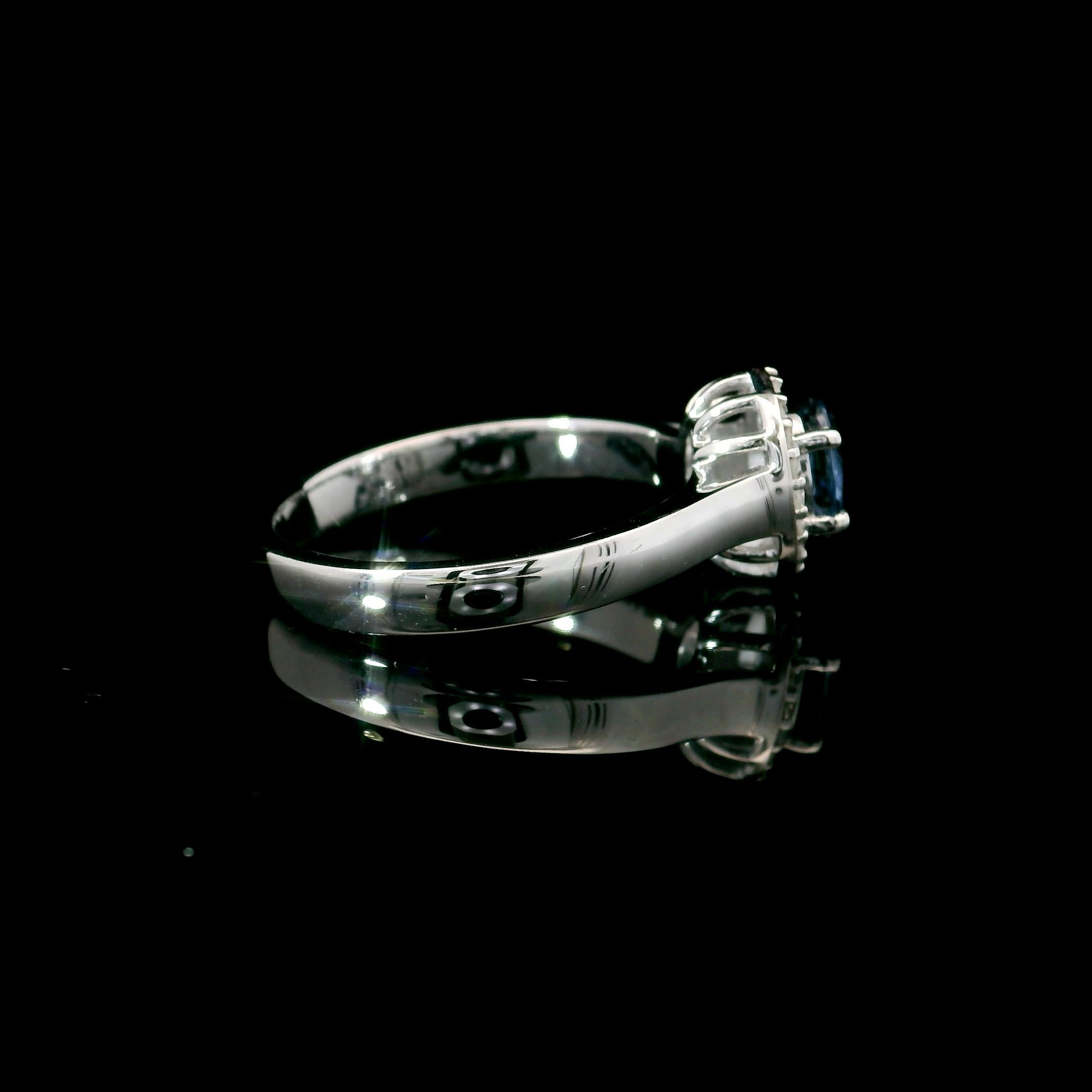 0.74 Sapphire ring For Sale 3