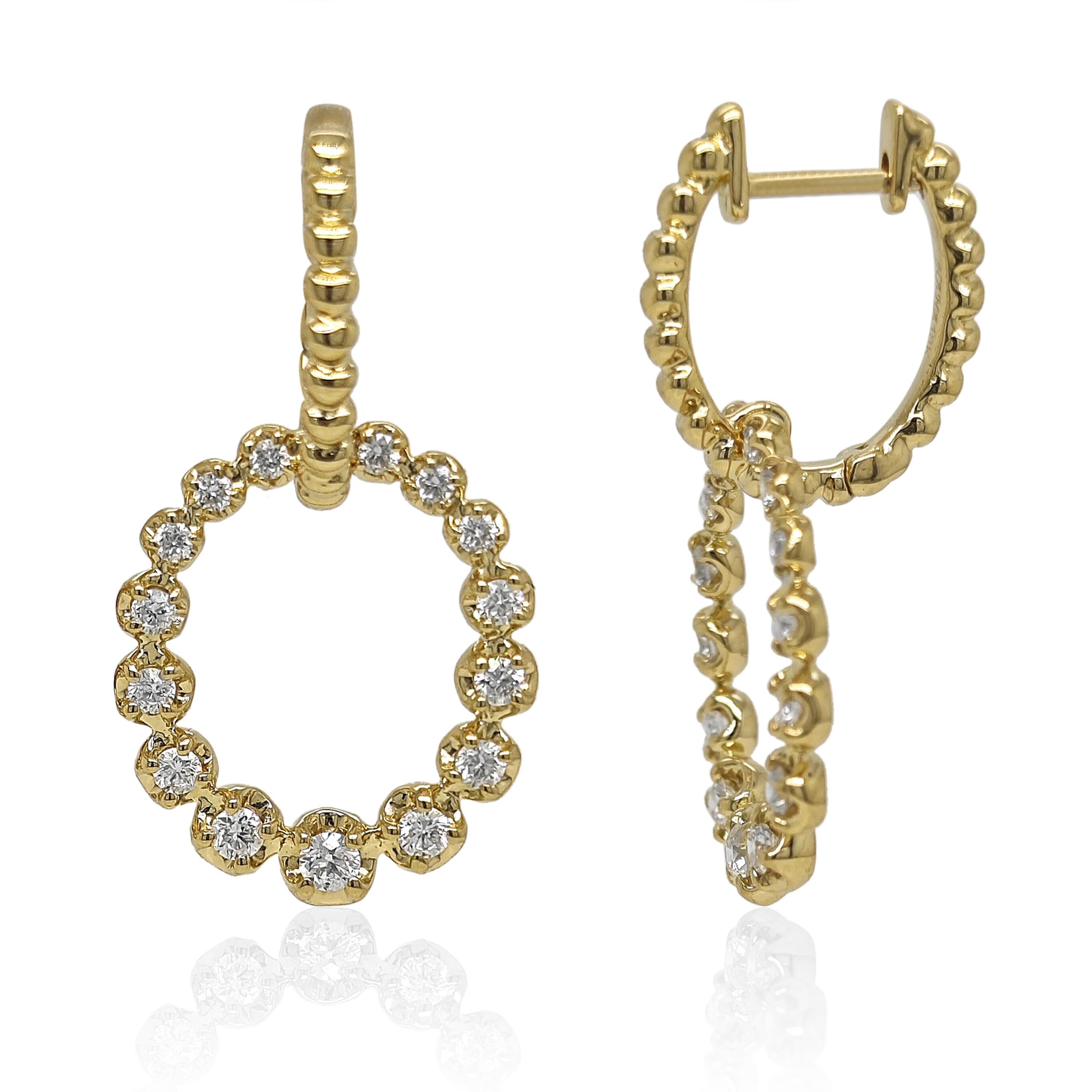 Taille ronde Boucles d'oreilles en or jaune avec diamants blancs de 0.740 carat en vente