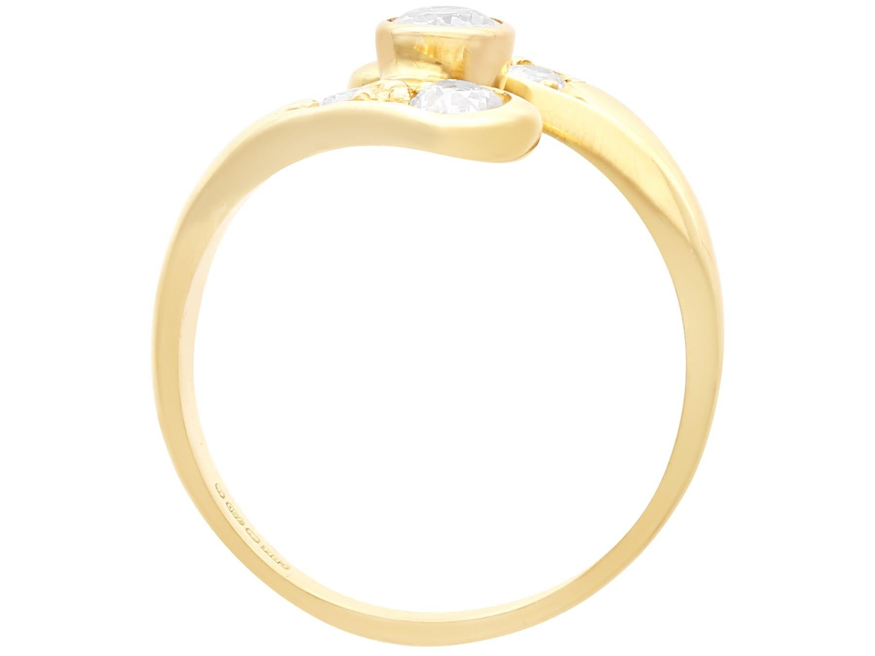 Women's or Men's 0.74Ct Diamond and 18k Yellow Gold Twist Ring For Sale
