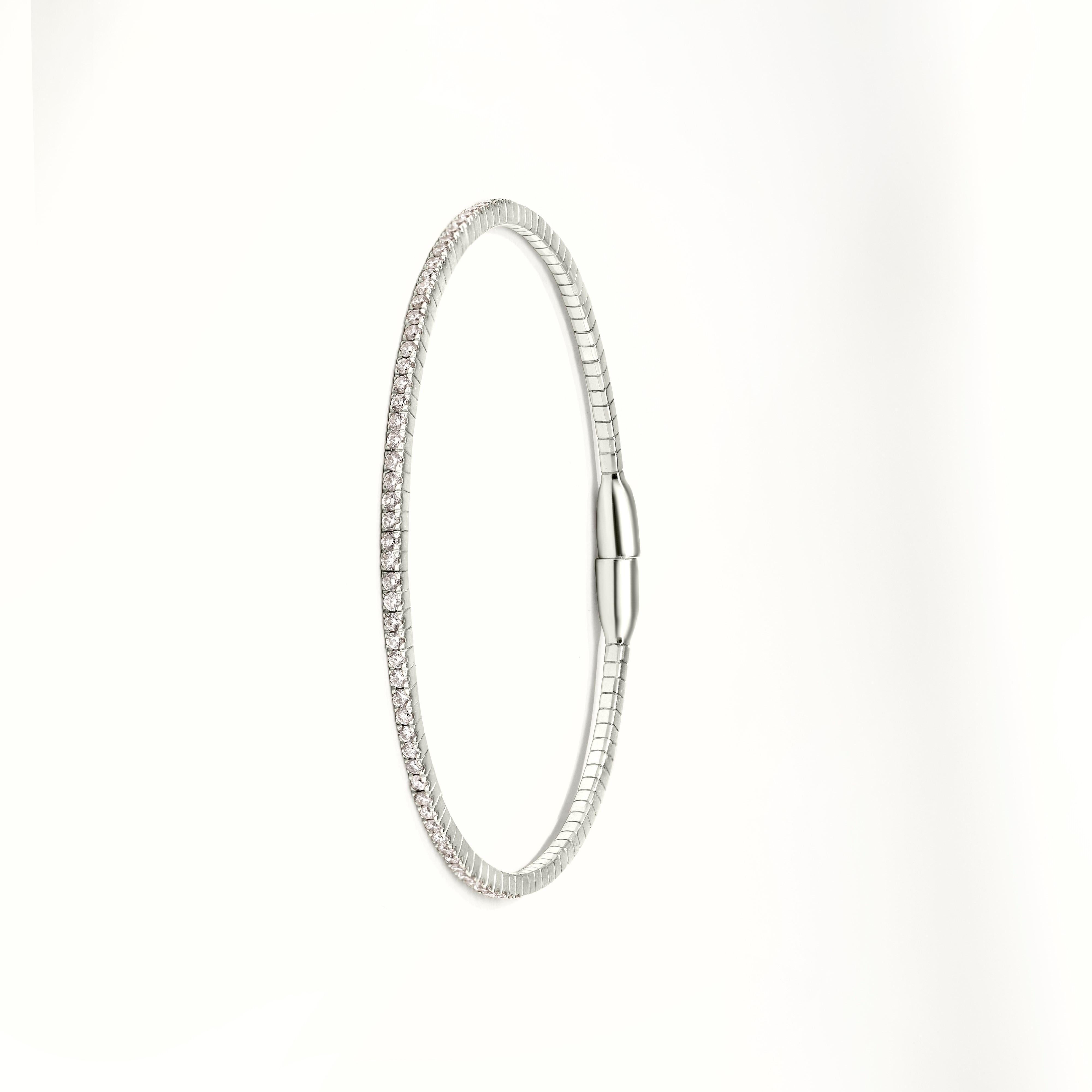 Contemporary 0.75 Cttw. Diamond Flex Tennis Bangle Bracelet in White Gold W/Magnetic Clasp For Sale