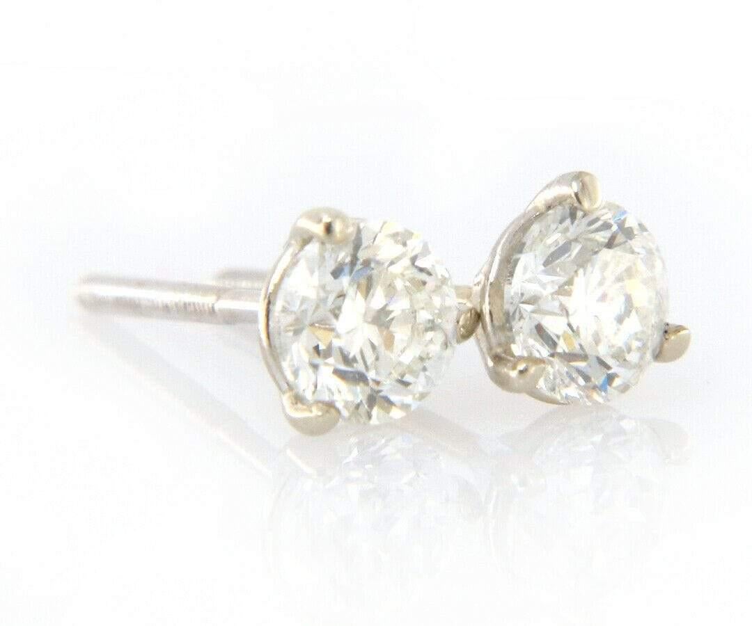 0.74ctw Diamond Stud Earrings in 14K White Gold In Excellent Condition For Sale In Vienna, VA