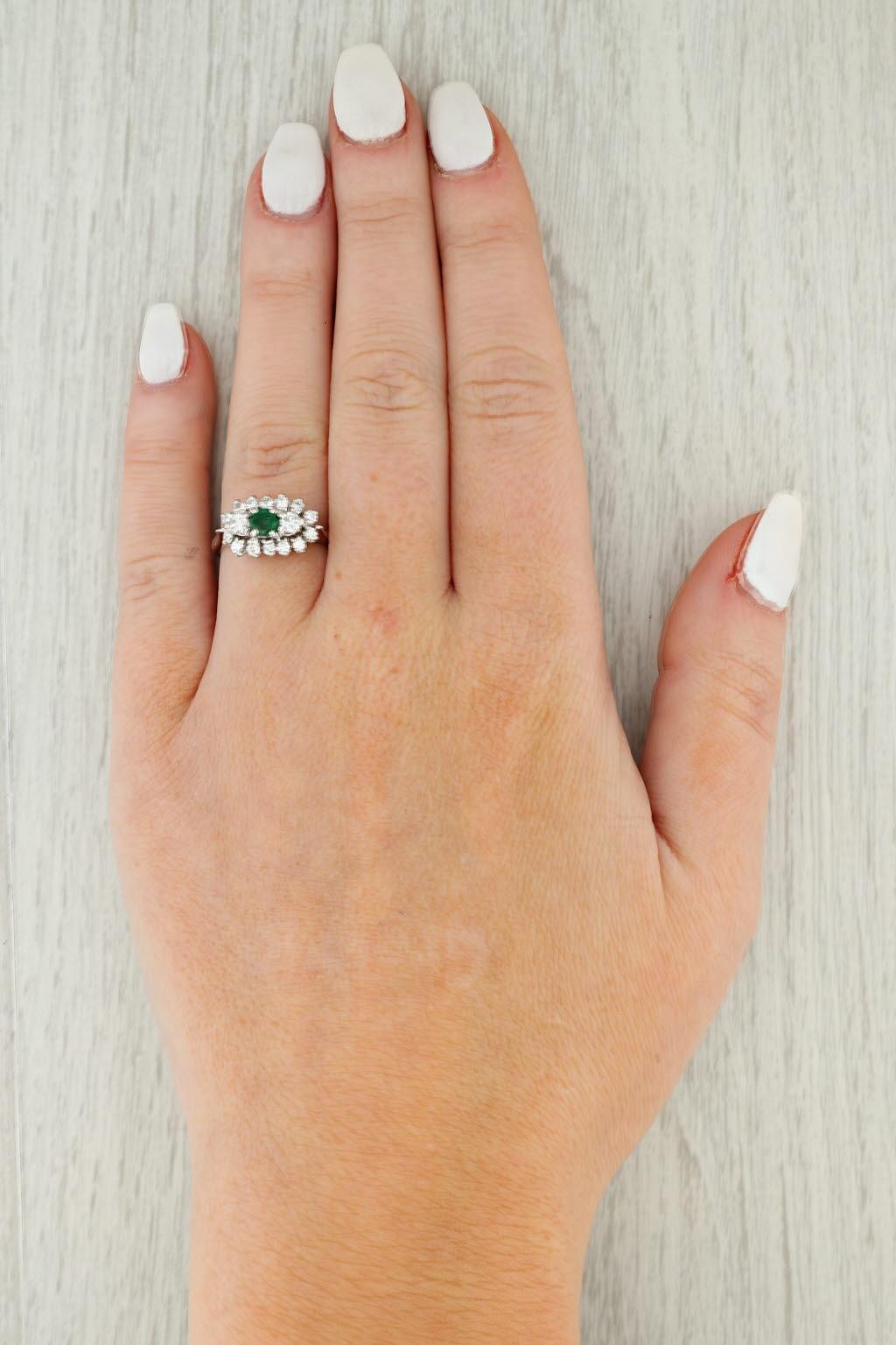 0,74ctw Smaragd Diamant Halo Ring 18k Weißgold Größe 4 Engagement im Angebot 3