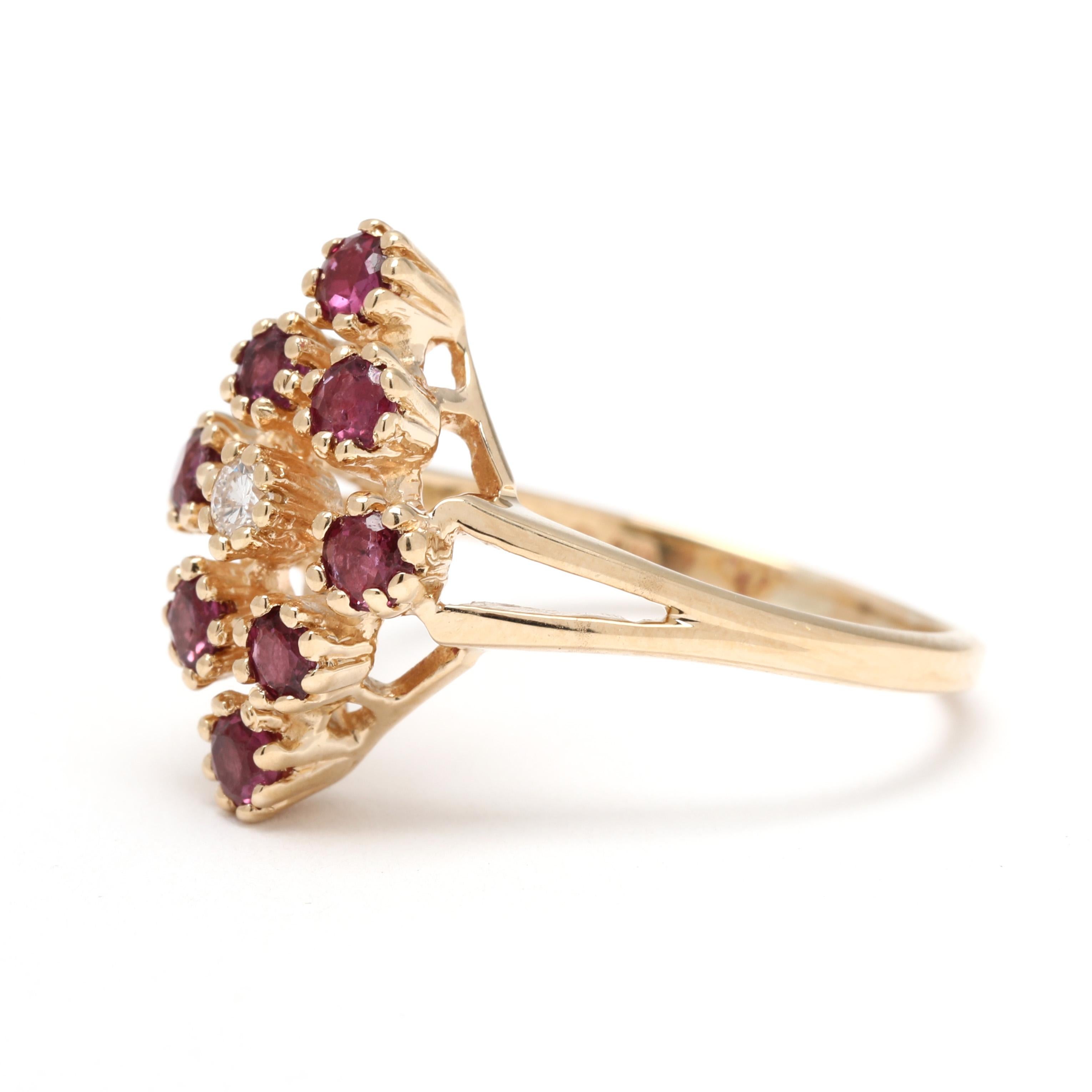 Bague navette avec rubis et diamants 0,74 carat, or jaune 14 carats, taille de bague 6,25 Bon état - En vente à McLeansville, NC