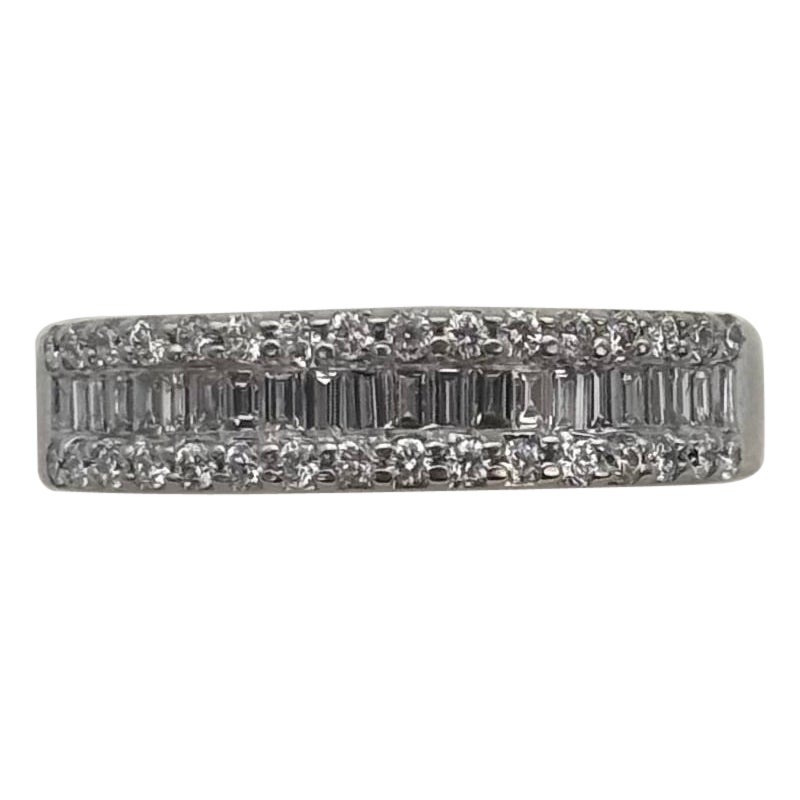 Bague à trois rangées de diamants taille baguette et brillant rond, 0,75 carat, en or blanc 18 carats