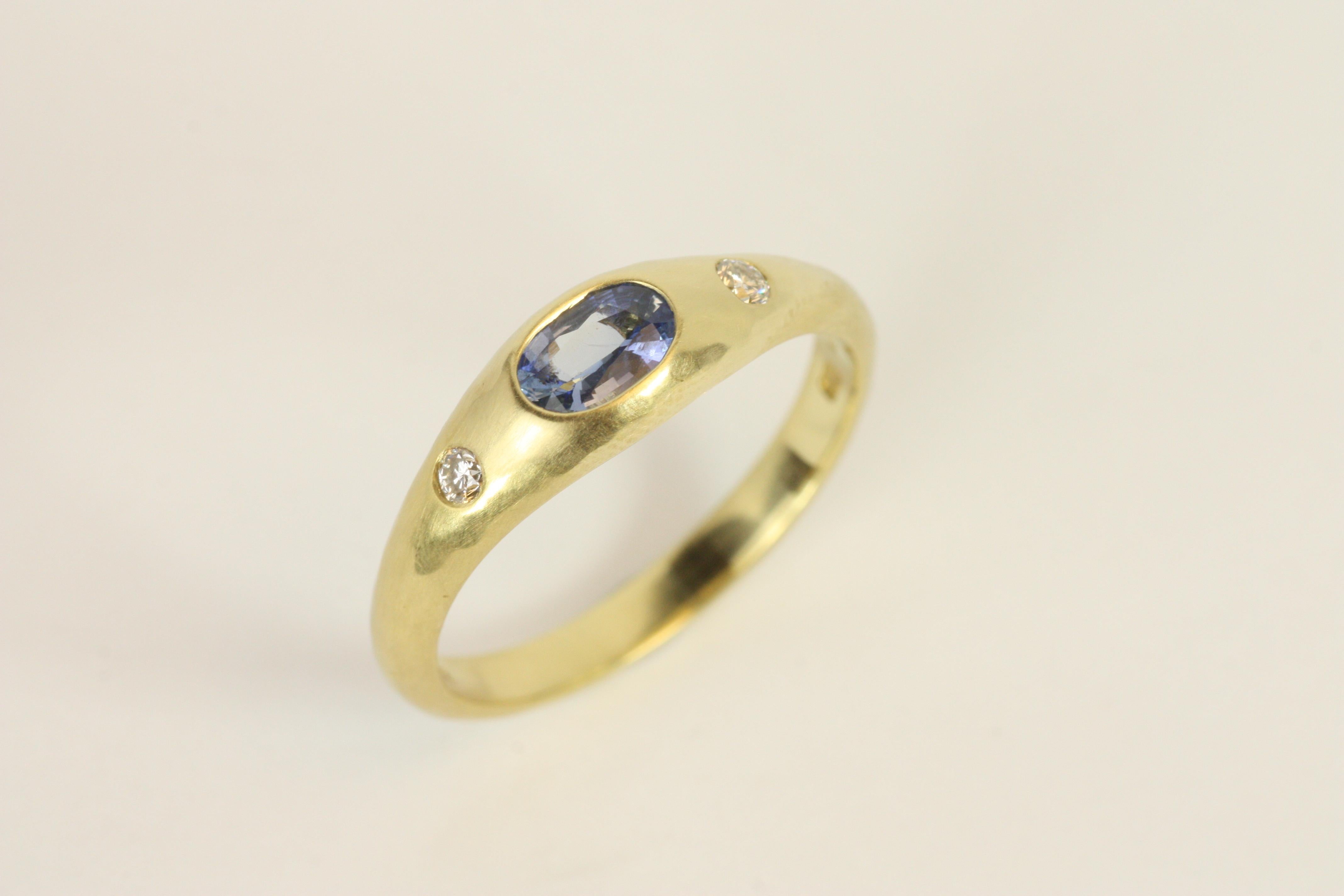 Modern 0.75 Carat Ceylon Blue Sapphire & Diamond Gypsy Ring in 20K California Gold For Sale