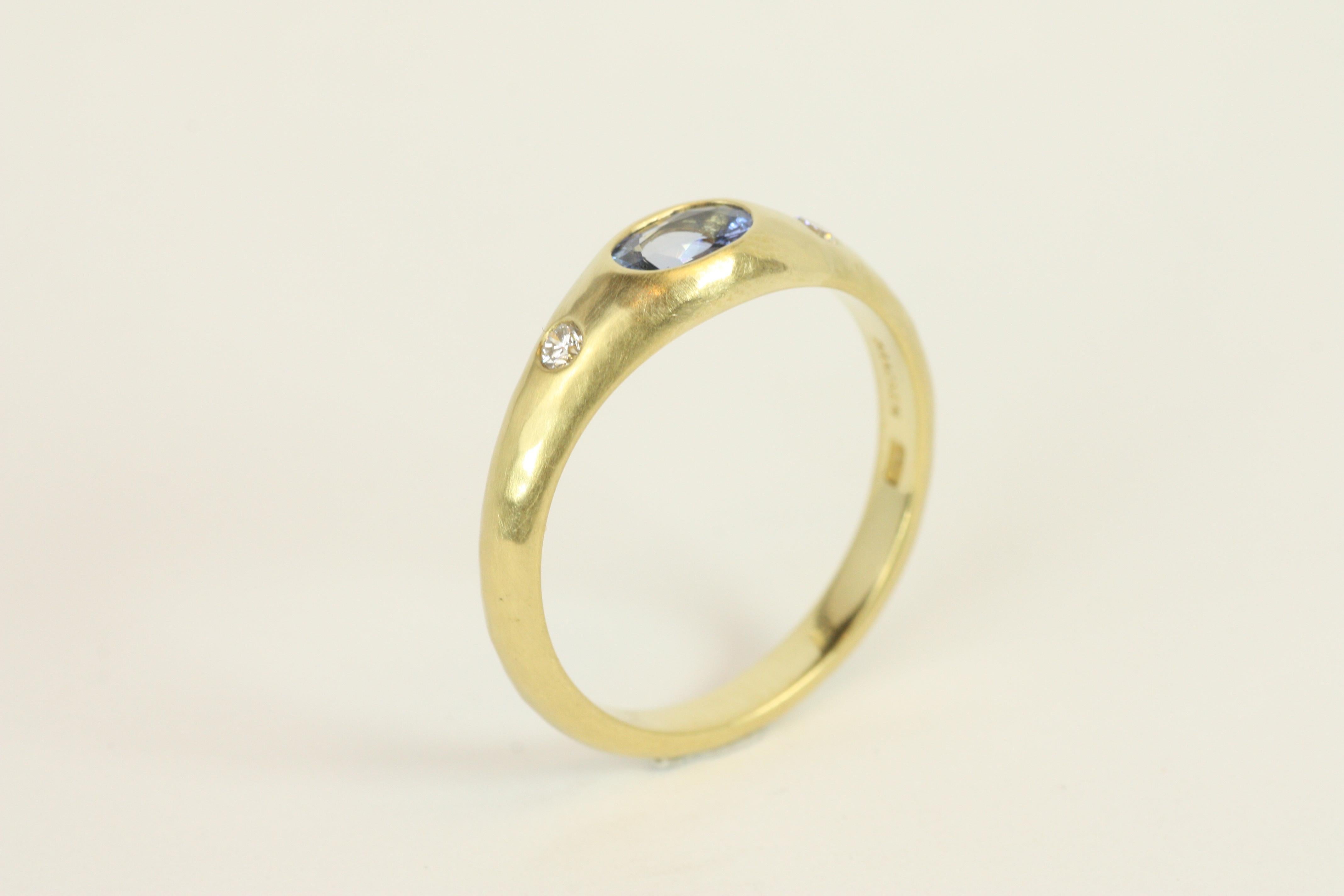 0.75 Carat Ceylon Blue Sapphire & Diamond Gypsy Ring in 20K California Gold In New Condition For Sale In Santa Monica, CA