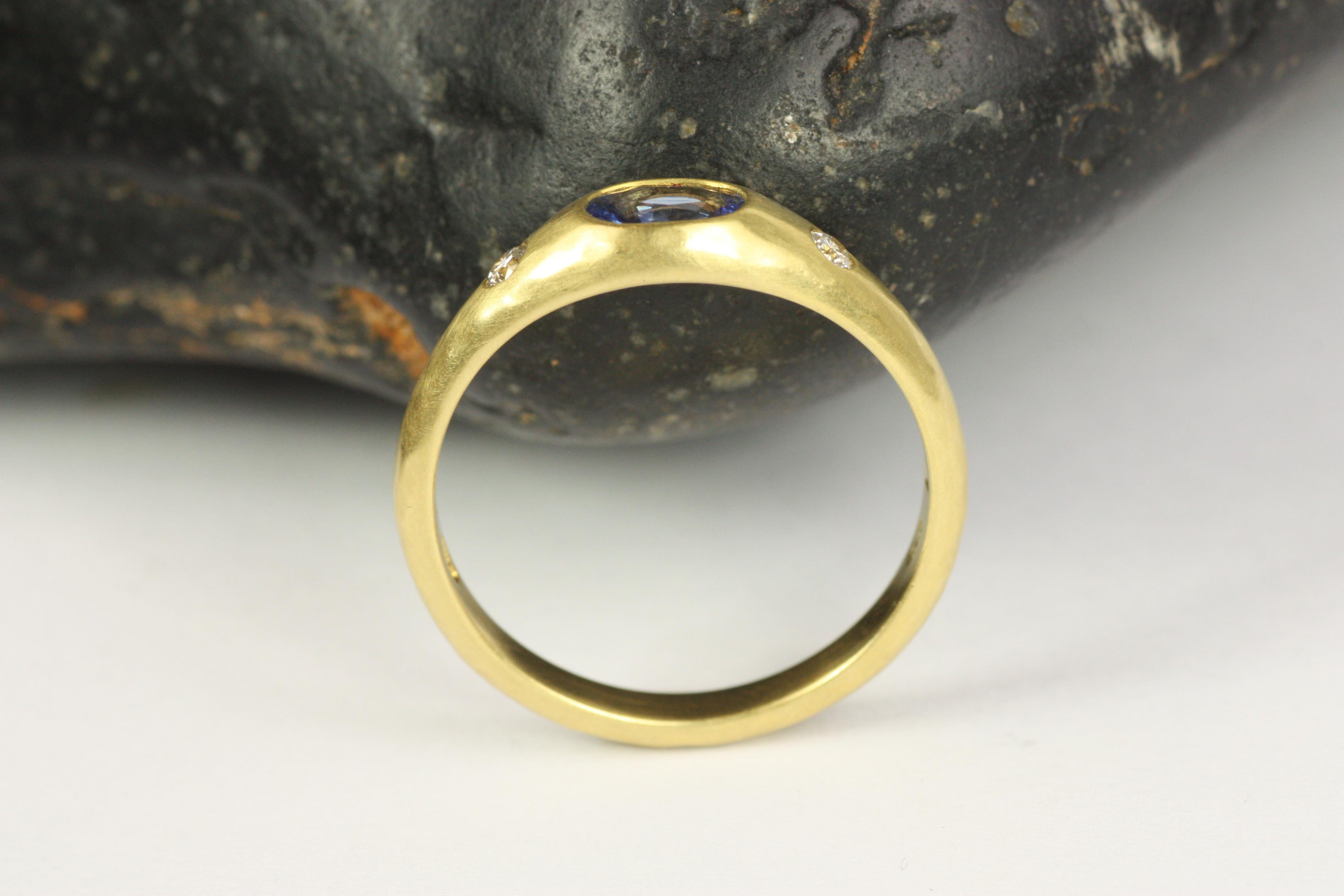 Anello Gypsy con zaffiro blu di Ceylon e diamanti da 0,75 carati in oro californiano 20 carati in vendita 2