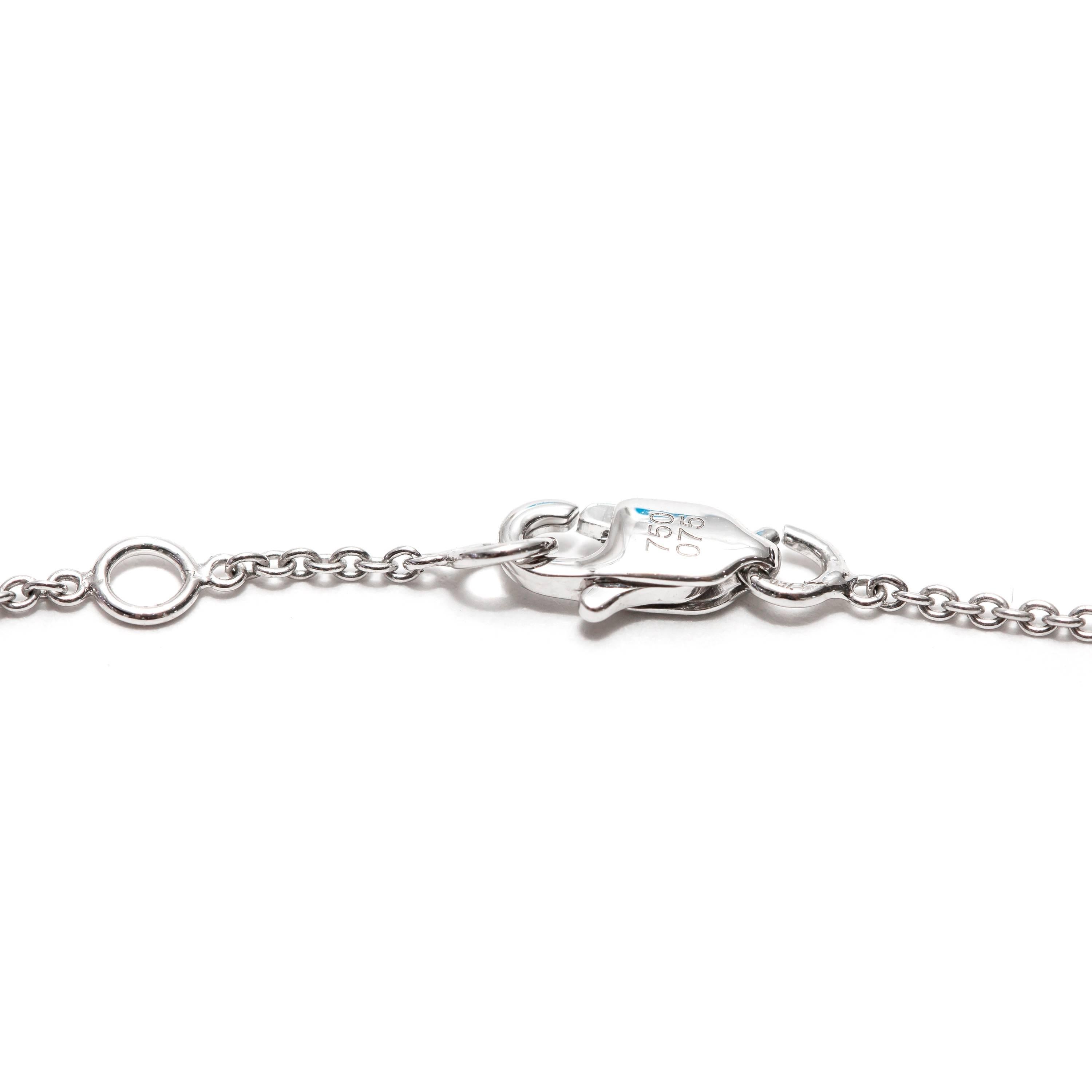 Taille ronde Bracelet moderne en or blanc 18 carats avec diamants de 0,75 carat et saphirs sertis en pavé en vente