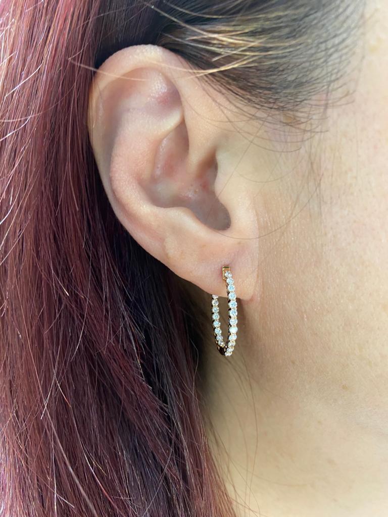 Contemporary 0.75 Carat Diamond Oval Hoop Earrings in 18 Karat Rose Gold