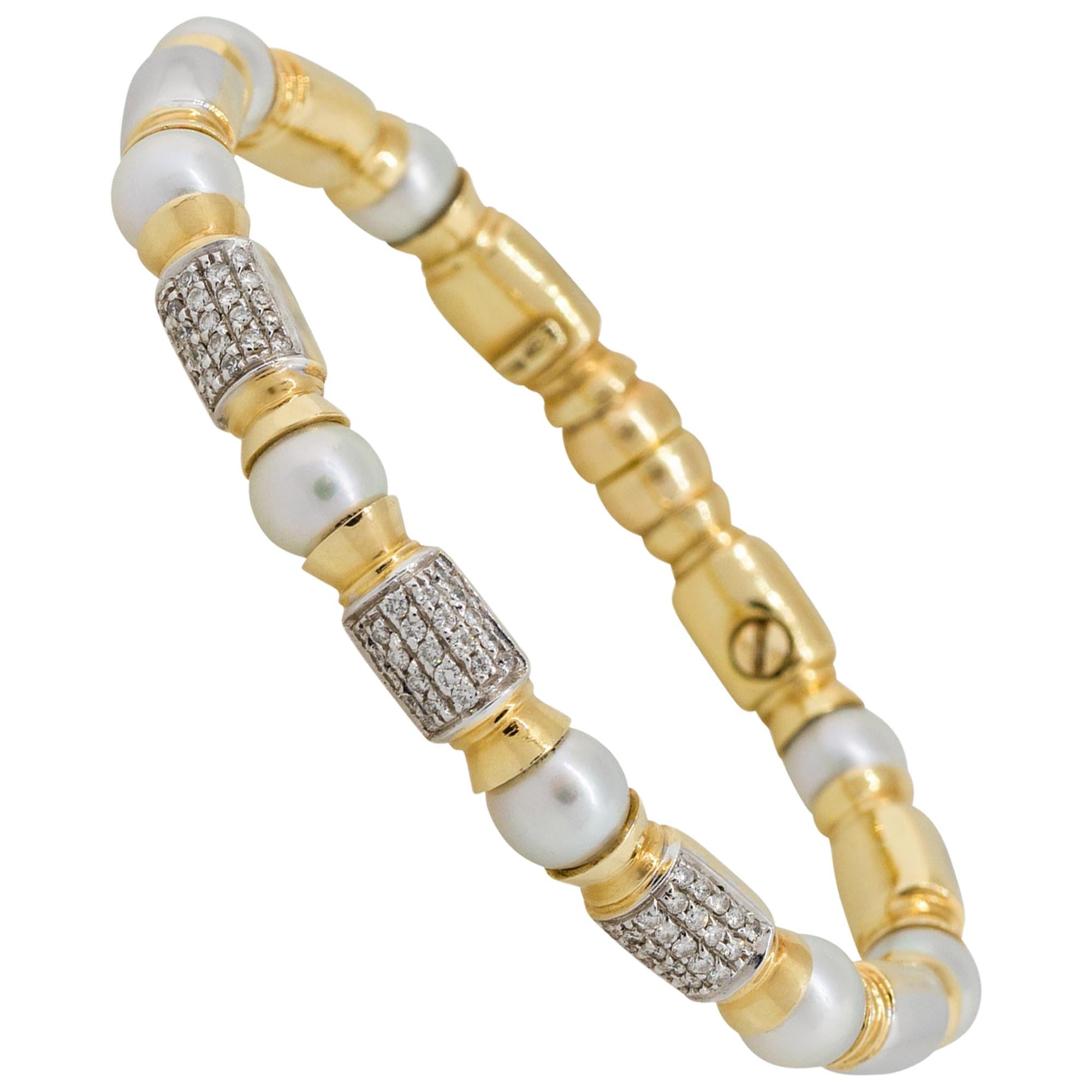 Bracelet manchette ouvert en or 18 carats avec perles et diamants de 0,75 carat, en stock en vente