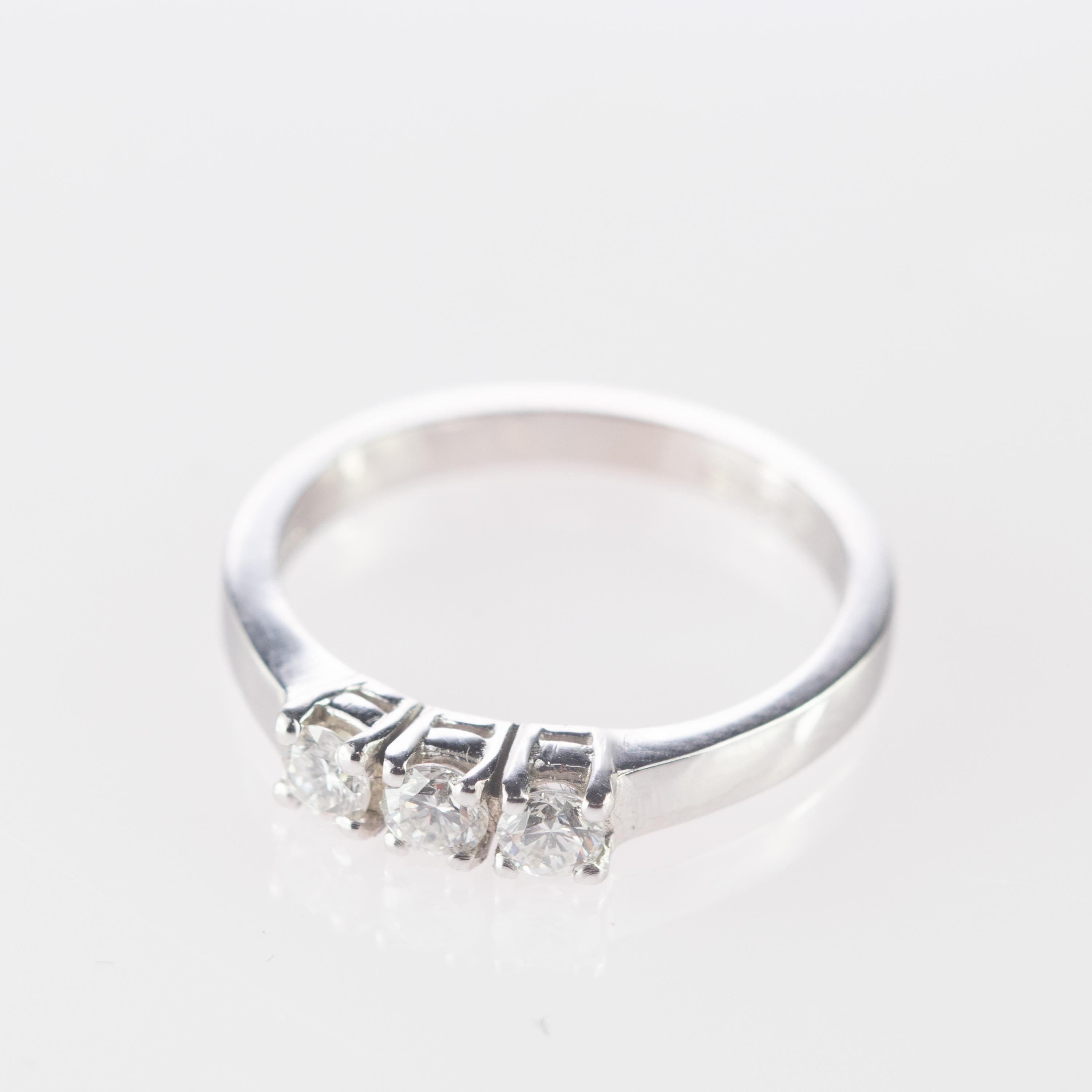 Women's 0.75 Carat Diamond Radiant Line Band 18 Karat Gold Wedding Engagement Ring For Sale