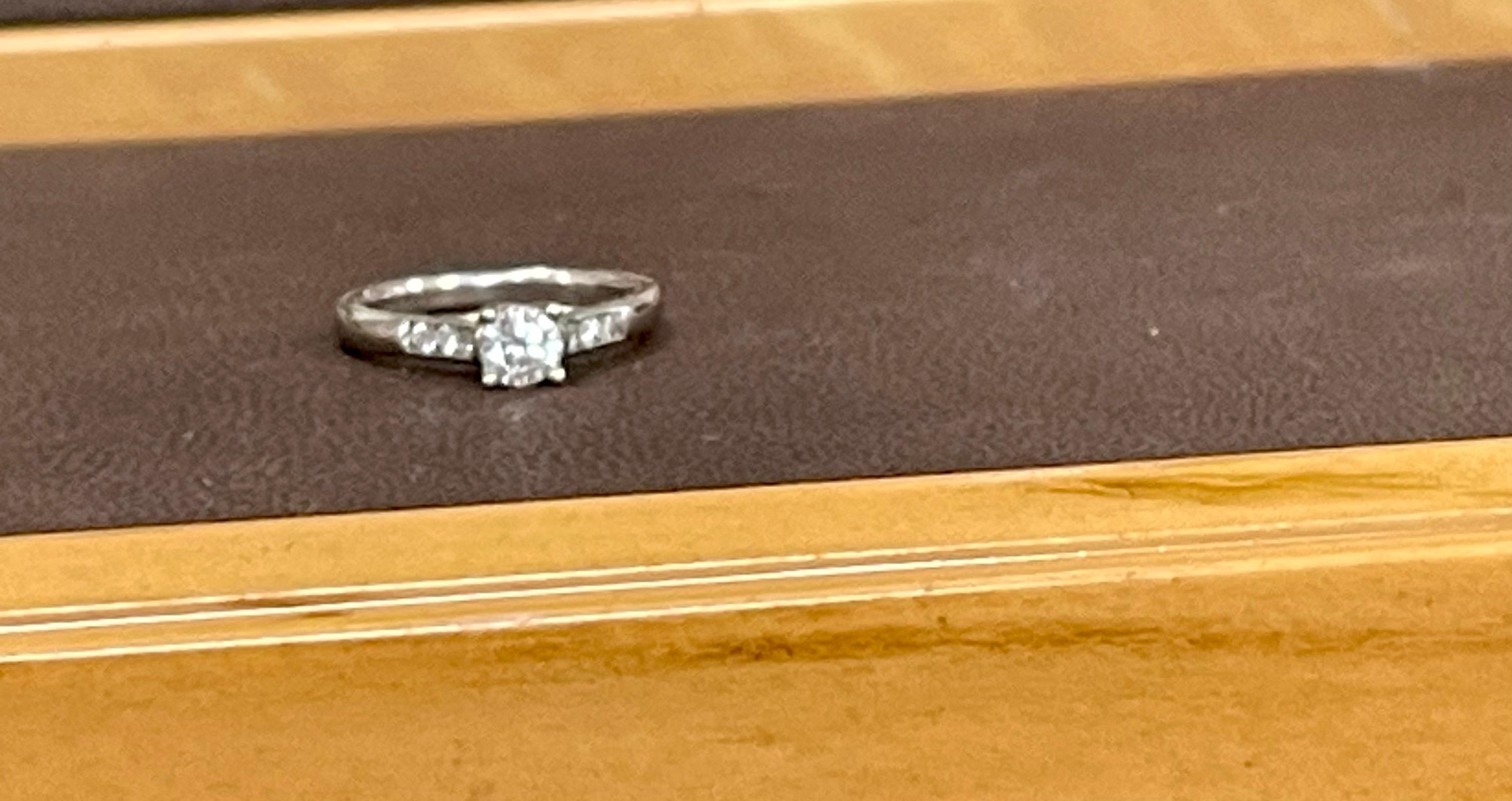 Bague/anneau traditionnel en or blanc 14 carats avec diamants de 0,75 carat en vente 4