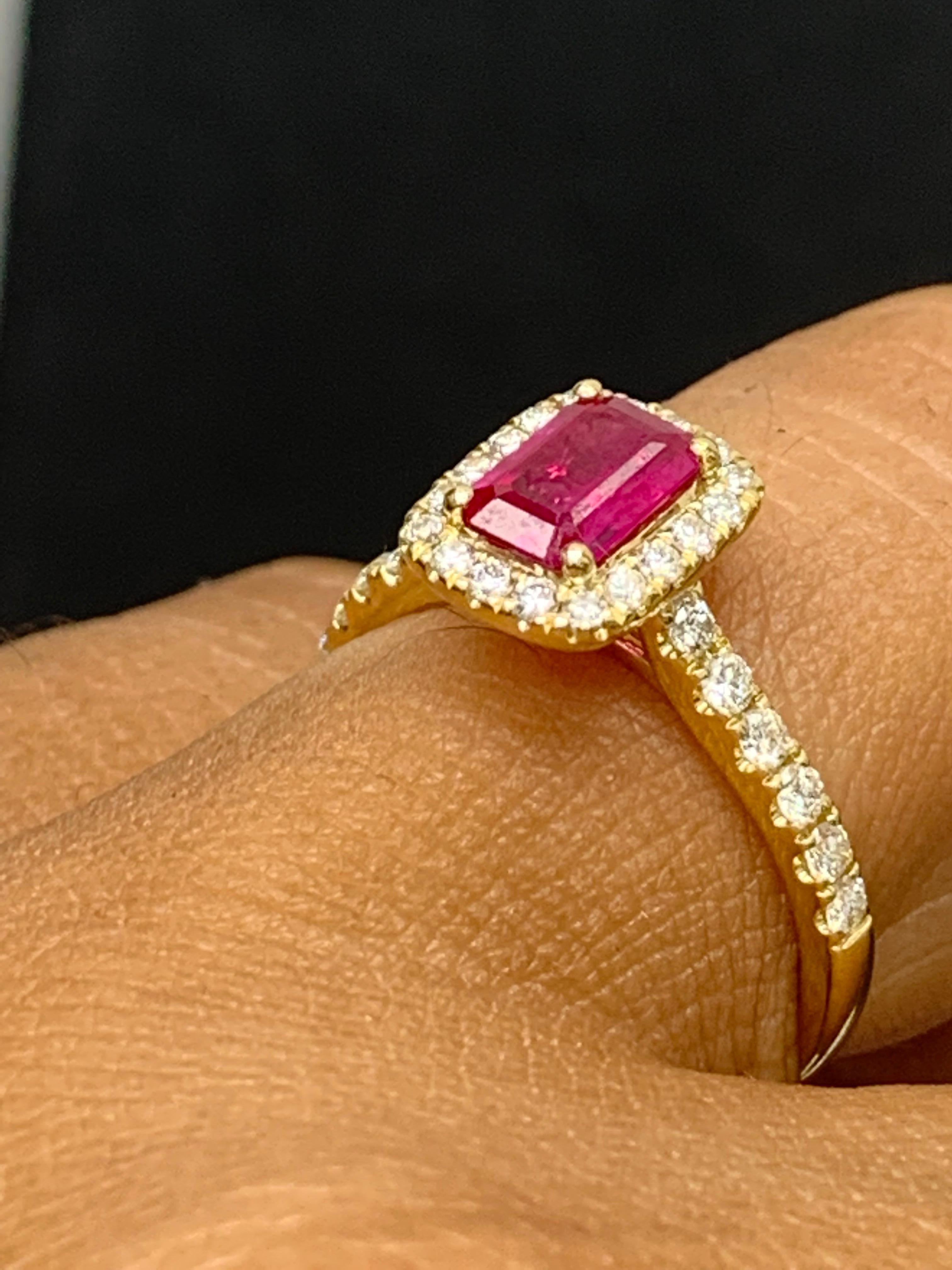 0.75 Carat Emerald Cut Ruby Diamond Engagement Ring in 18K Yellow Gold (Bague de fiançailles en or jaune 18K) en vente 5