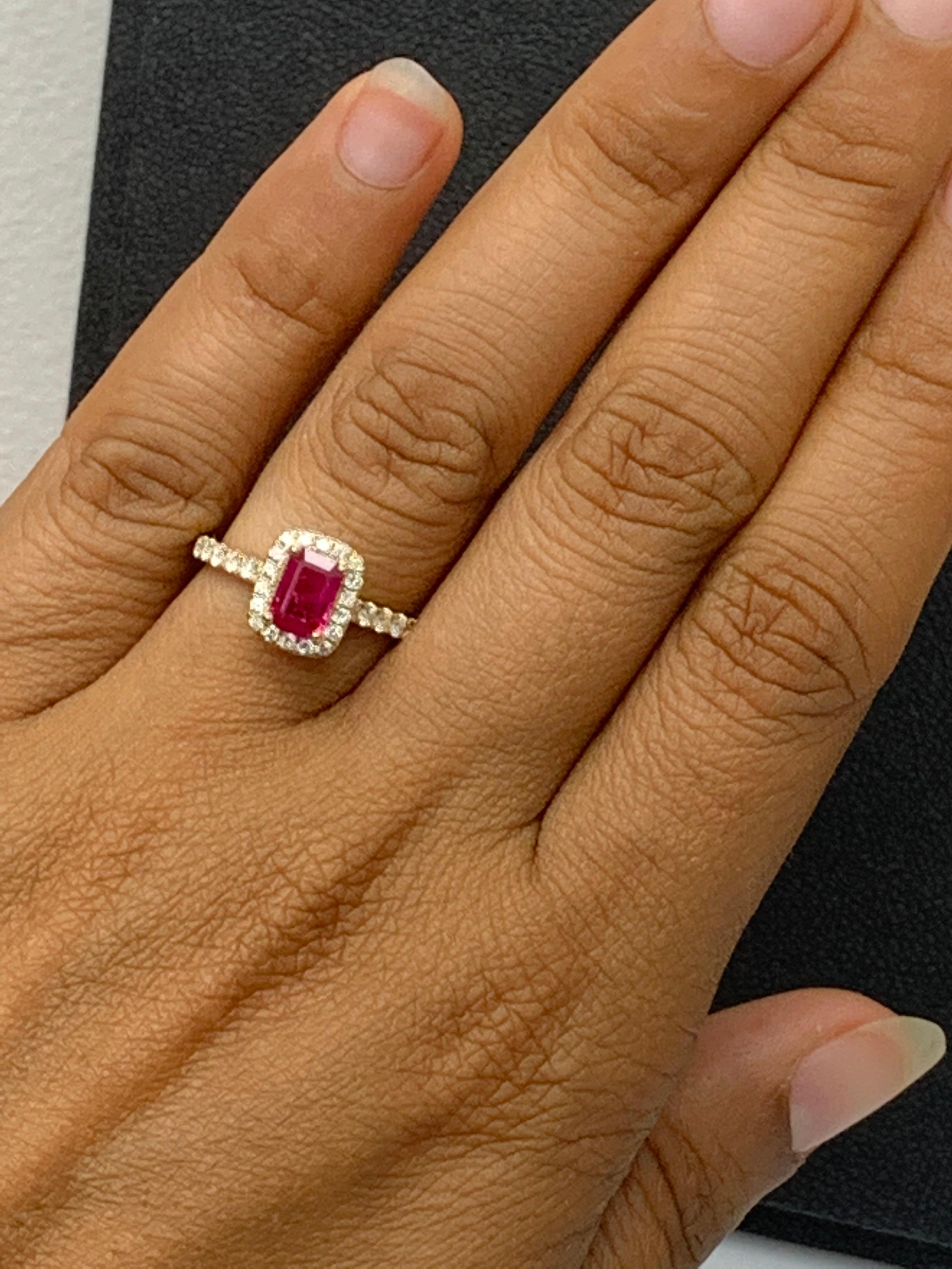 0.75 Carat Emerald Cut Ruby Diamond Engagement Ring in 18K Yellow Gold (Bague de fiançailles en or jaune 18K) en vente 7