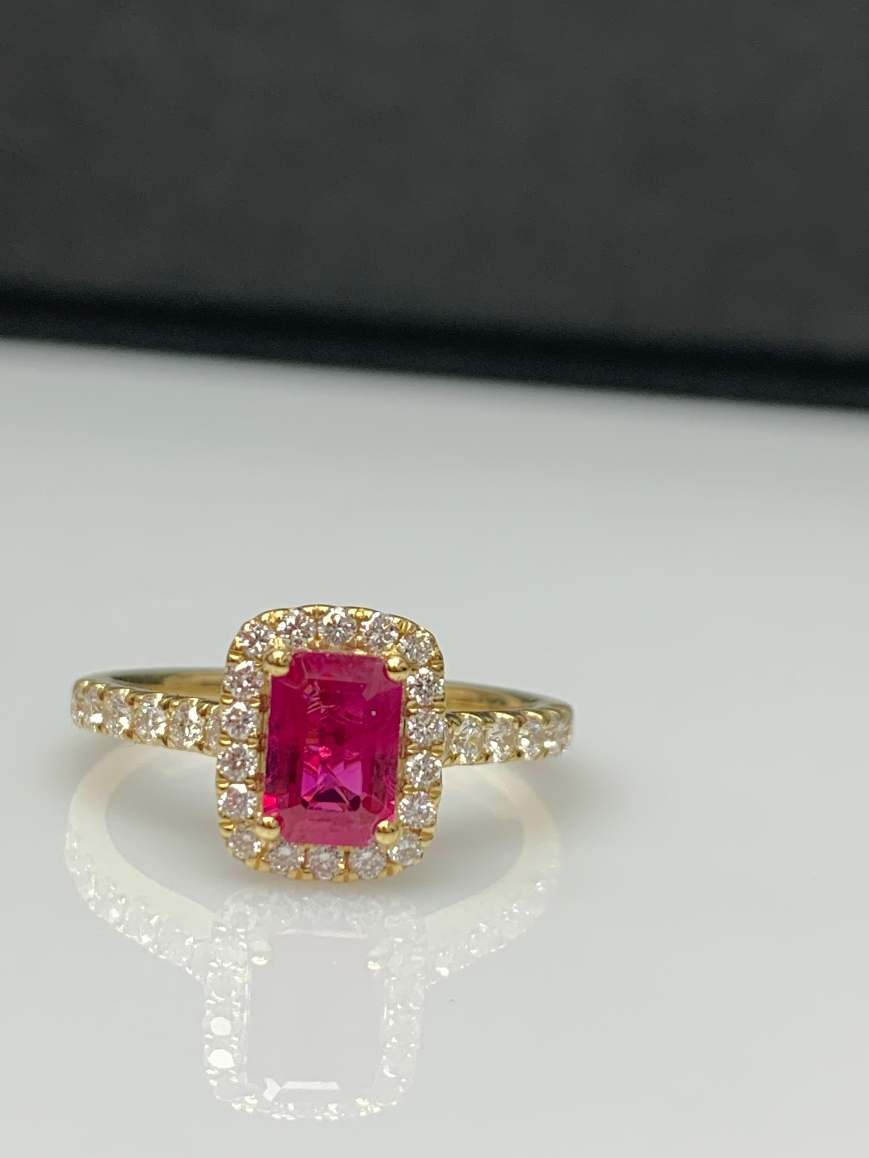 0.75 Carat Emerald Cut Ruby Diamond Engagement Ring in 18K Yellow Gold (Bague de fiançailles en or jaune 18K) en vente 1