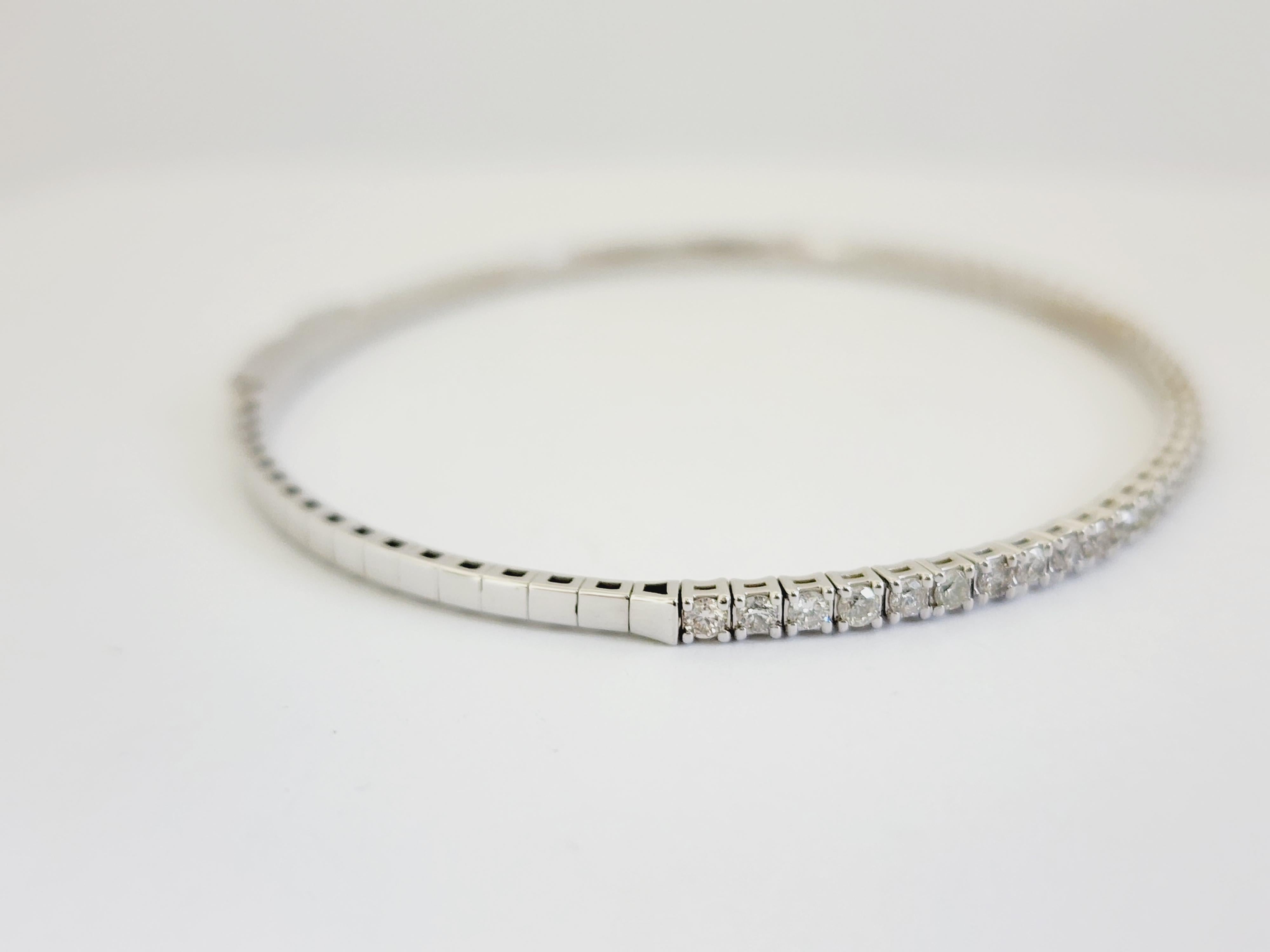 Round Cut 0.75 Carat Flexible Bangle White Gold 14 Karat Bracelet