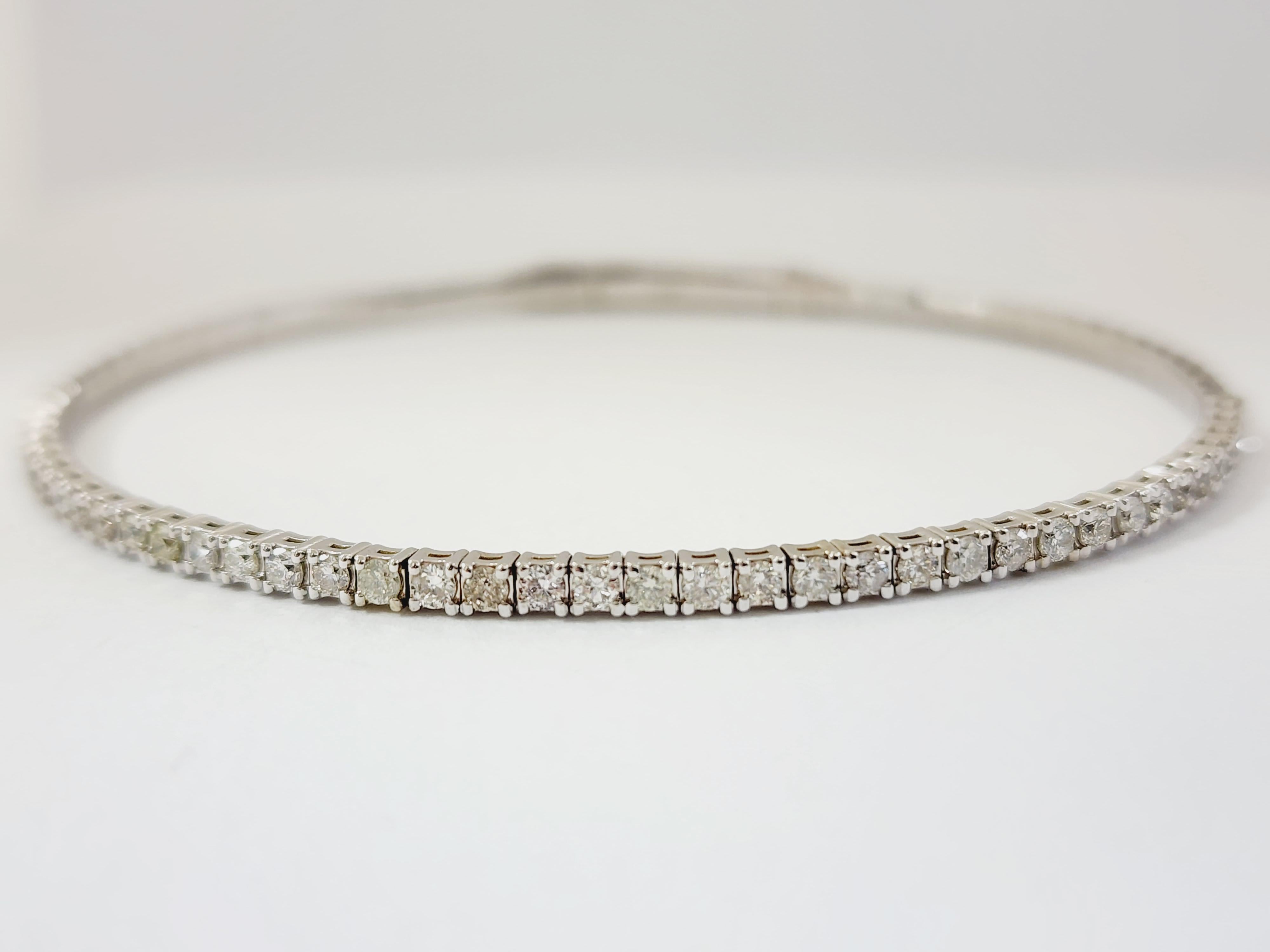 0.75 Carat Flexible Bangle White Gold 14 Karat Bracelet In New Condition In Great Neck, NY