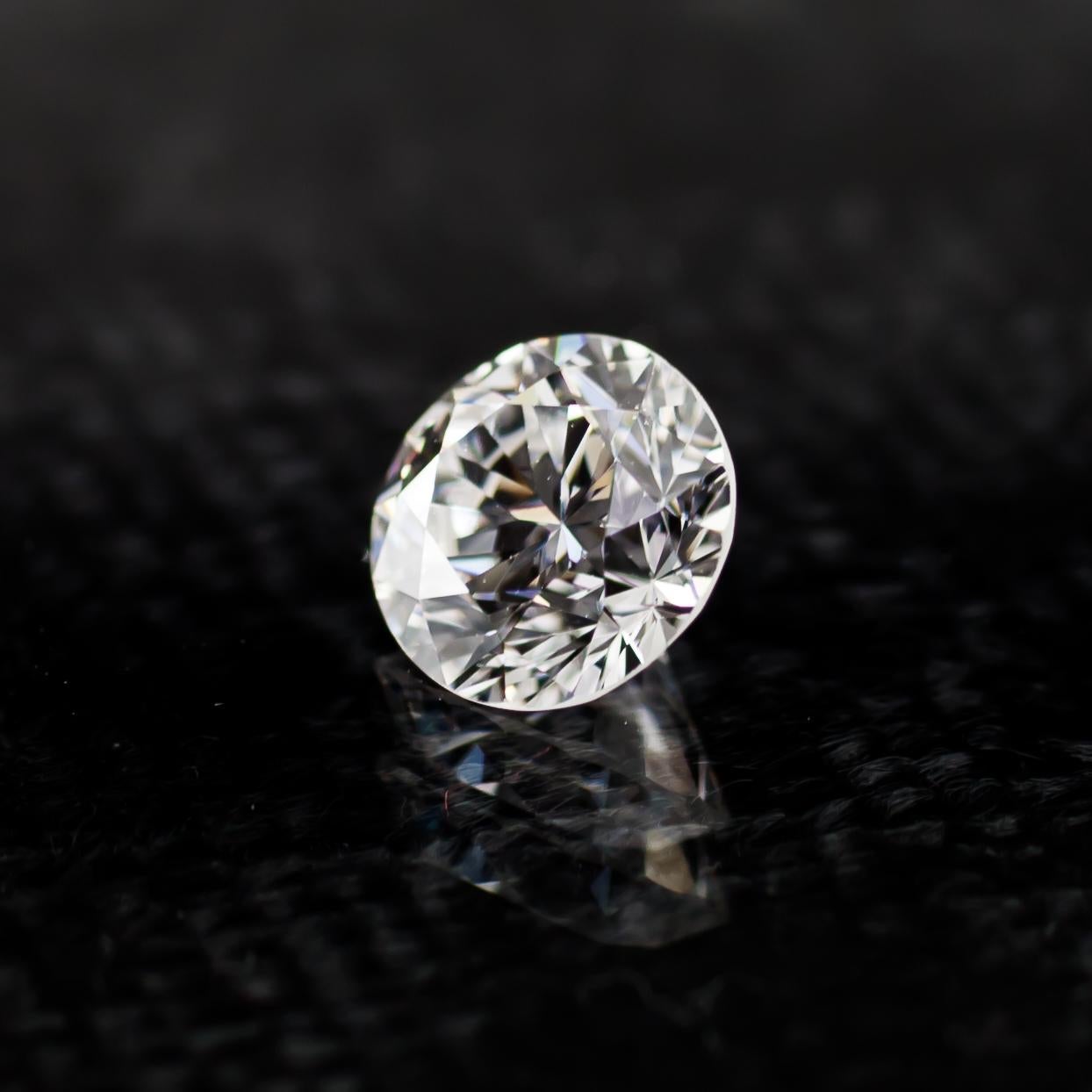 0,75 Karat loser D / VS2 runder Diamant im Brillantschliff GIA zertifiziert (Rundschliff) im Angebot