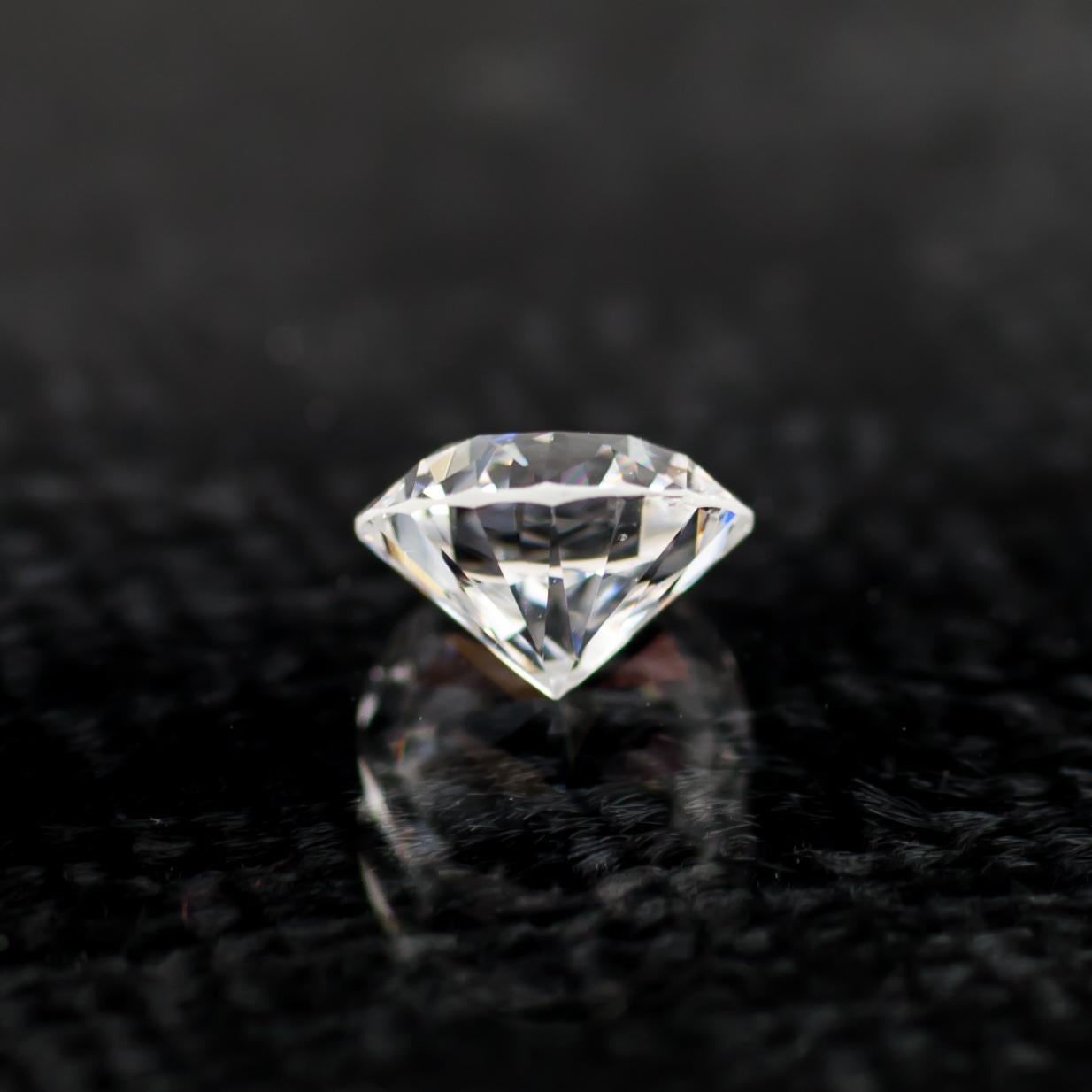 Diamant taille ronde brillant de 0,75 carat non serti D / VS2 certifié GIA Unisexe en vente