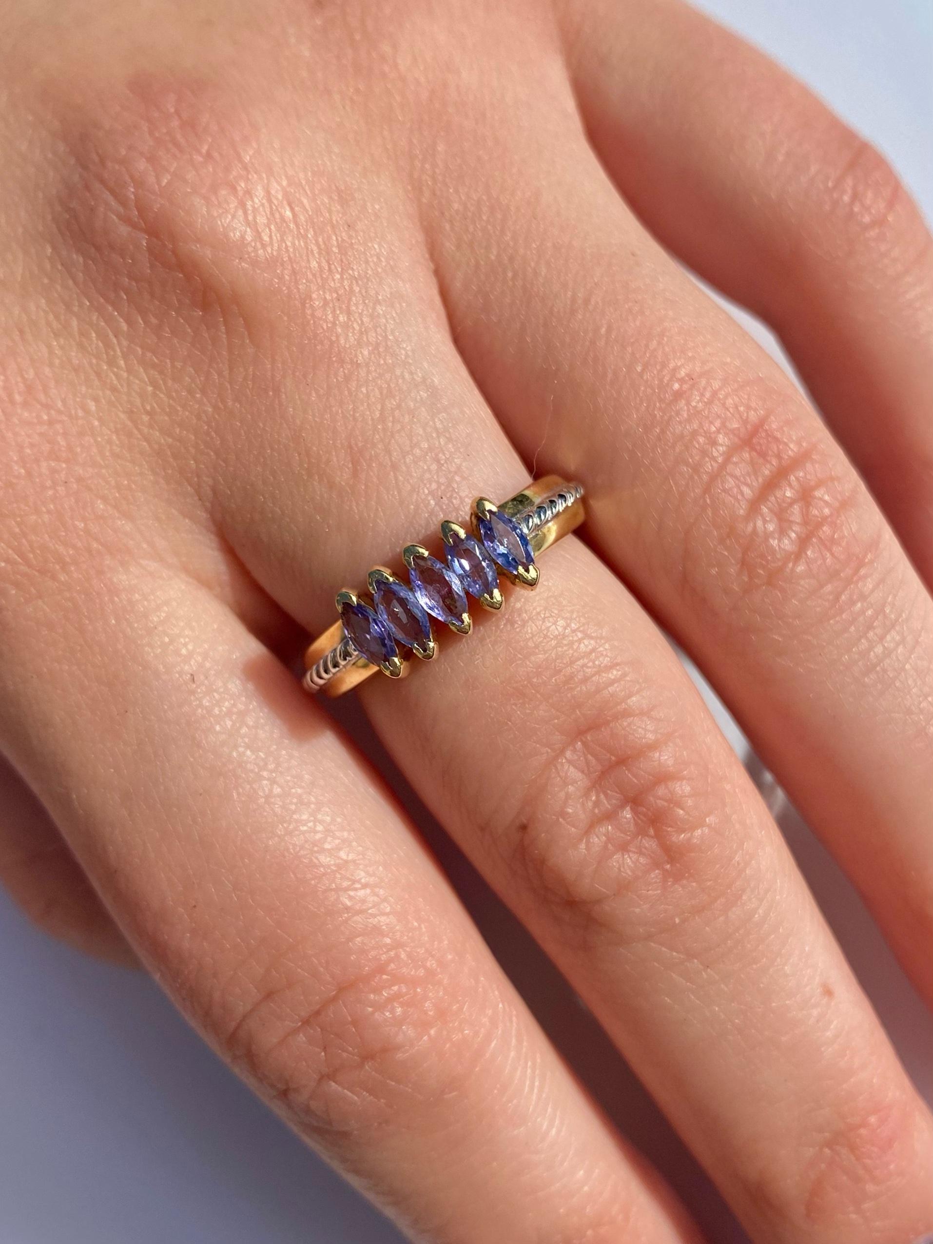 Marquise Cut 0.75 Carat Marquis-Cut Tanzanite and 14K Yellow Yellow Gold Ring For Sale