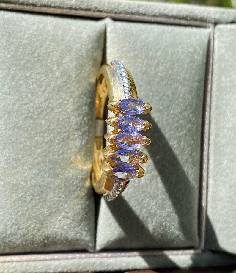 0.75 Carat Marquis-Cut Tanzanite and 14K Yellow Yellow Gold Ring In New Condition For Sale In Miami, FL