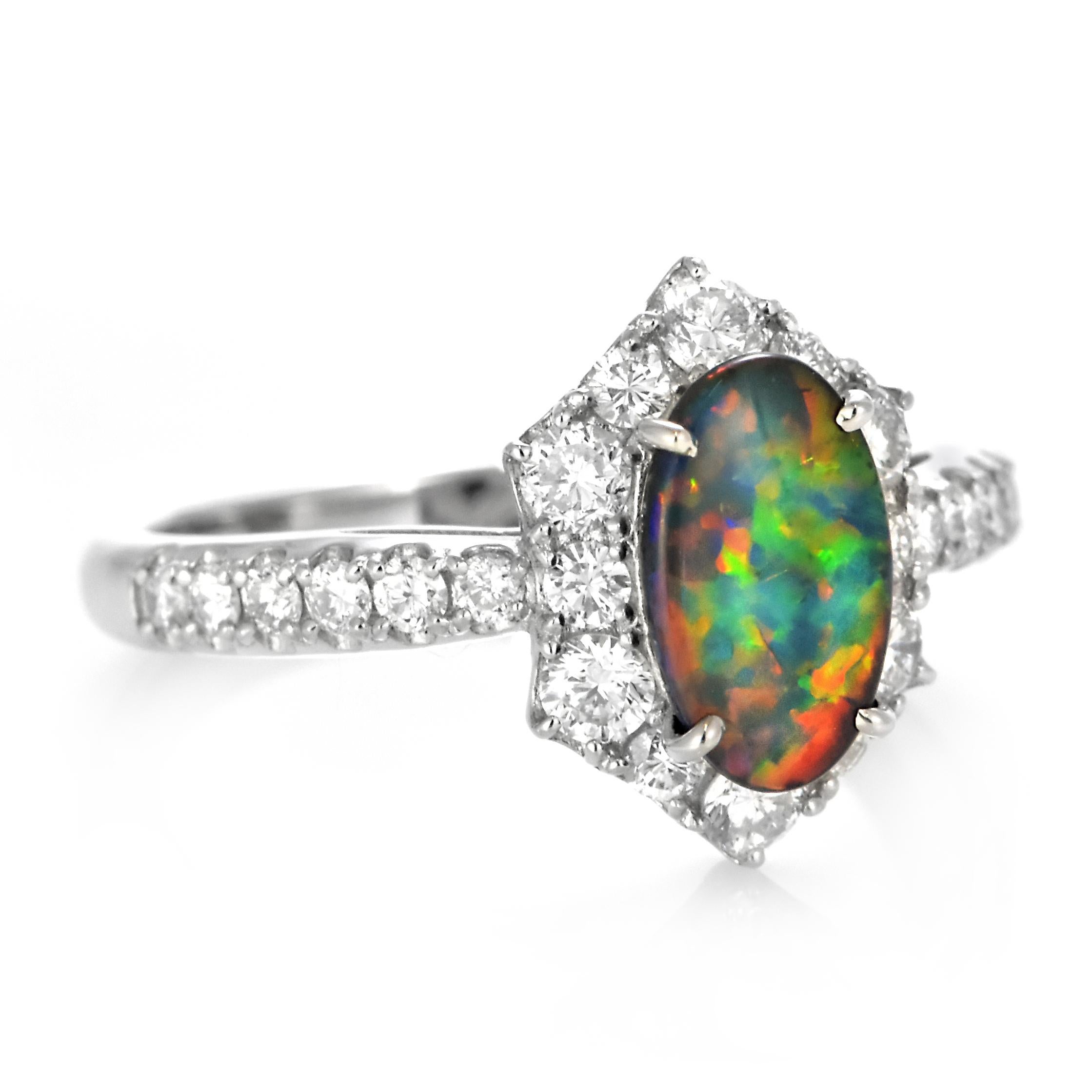 Anello con Opale nero australiano e diamanti da 0.75 carati in platino in vendita 4