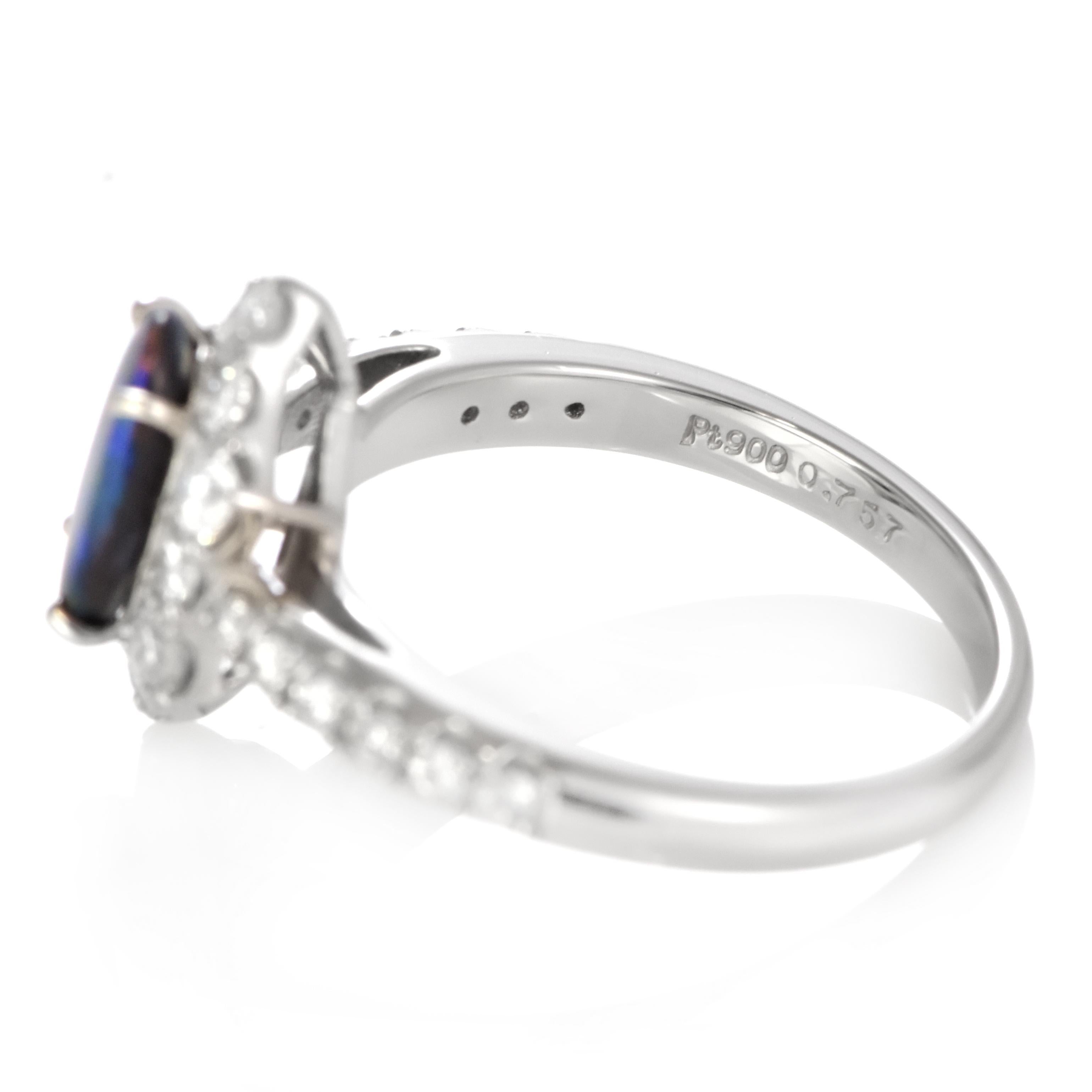 Anello con Opale nero australiano e diamanti da 0.75 carati in platino in vendita 5