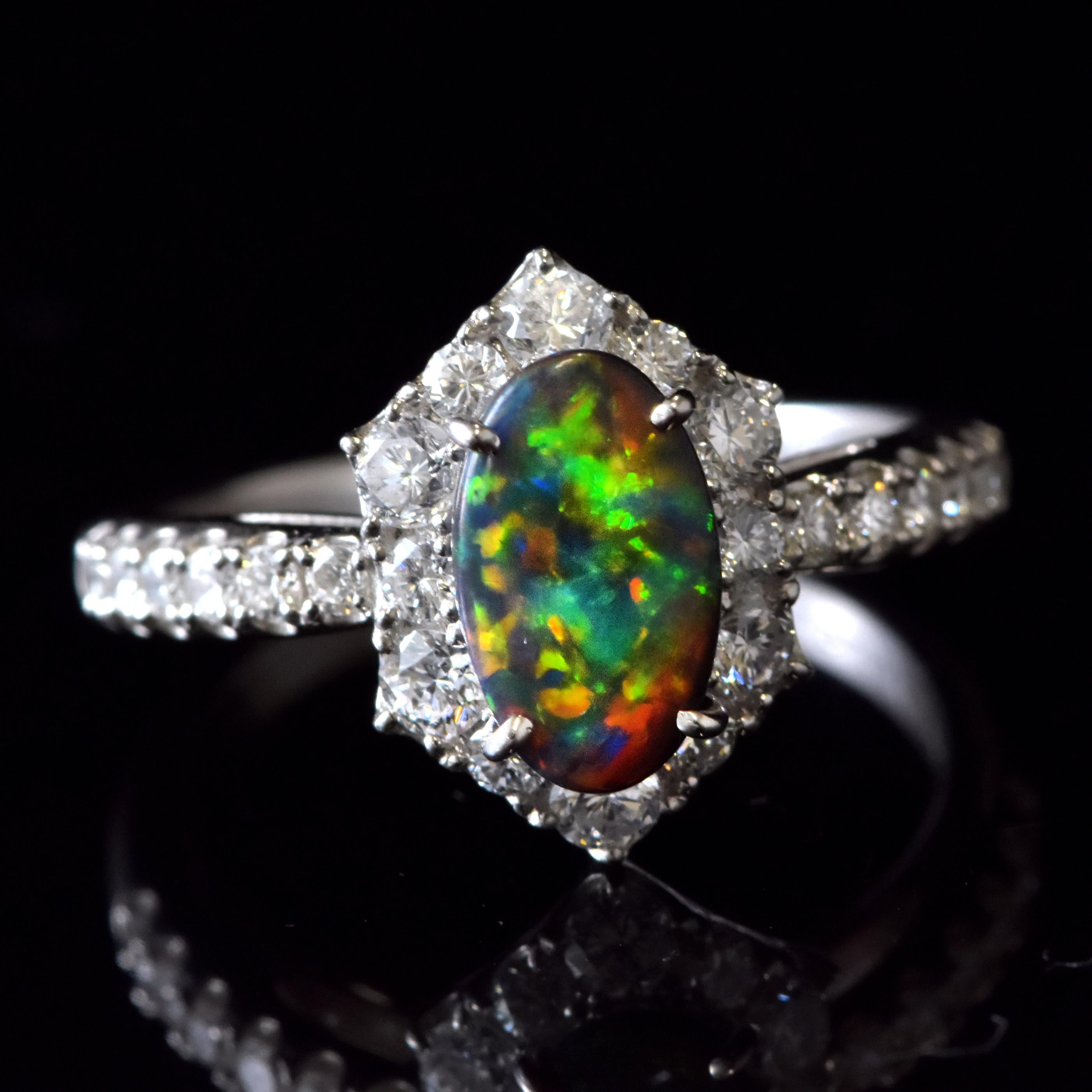 Anello con Opale nero australiano e diamanti da 0.75 carati in platino in vendita 7