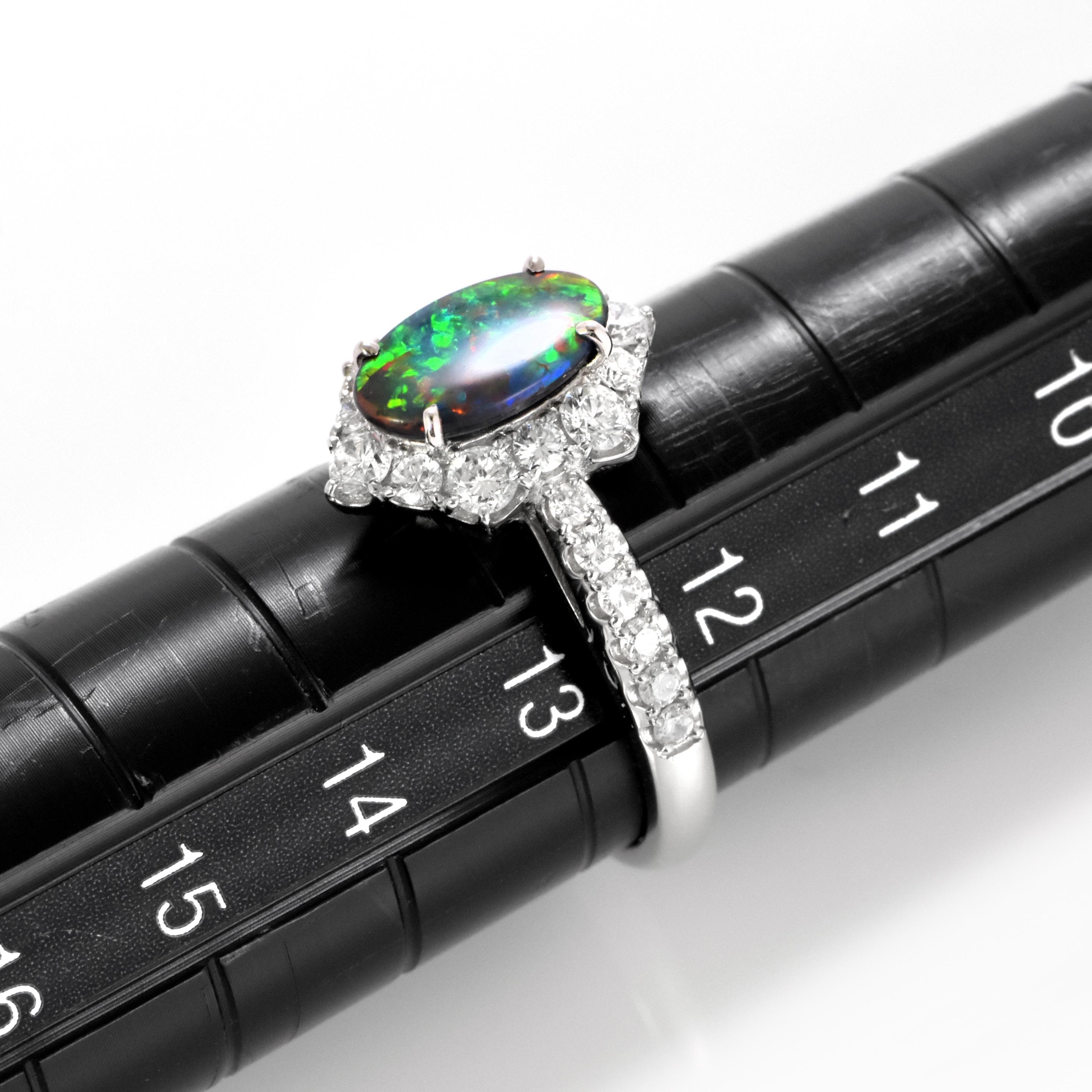 Anello con Opale nero australiano e diamanti da 0.75 carati in platino in vendita 8