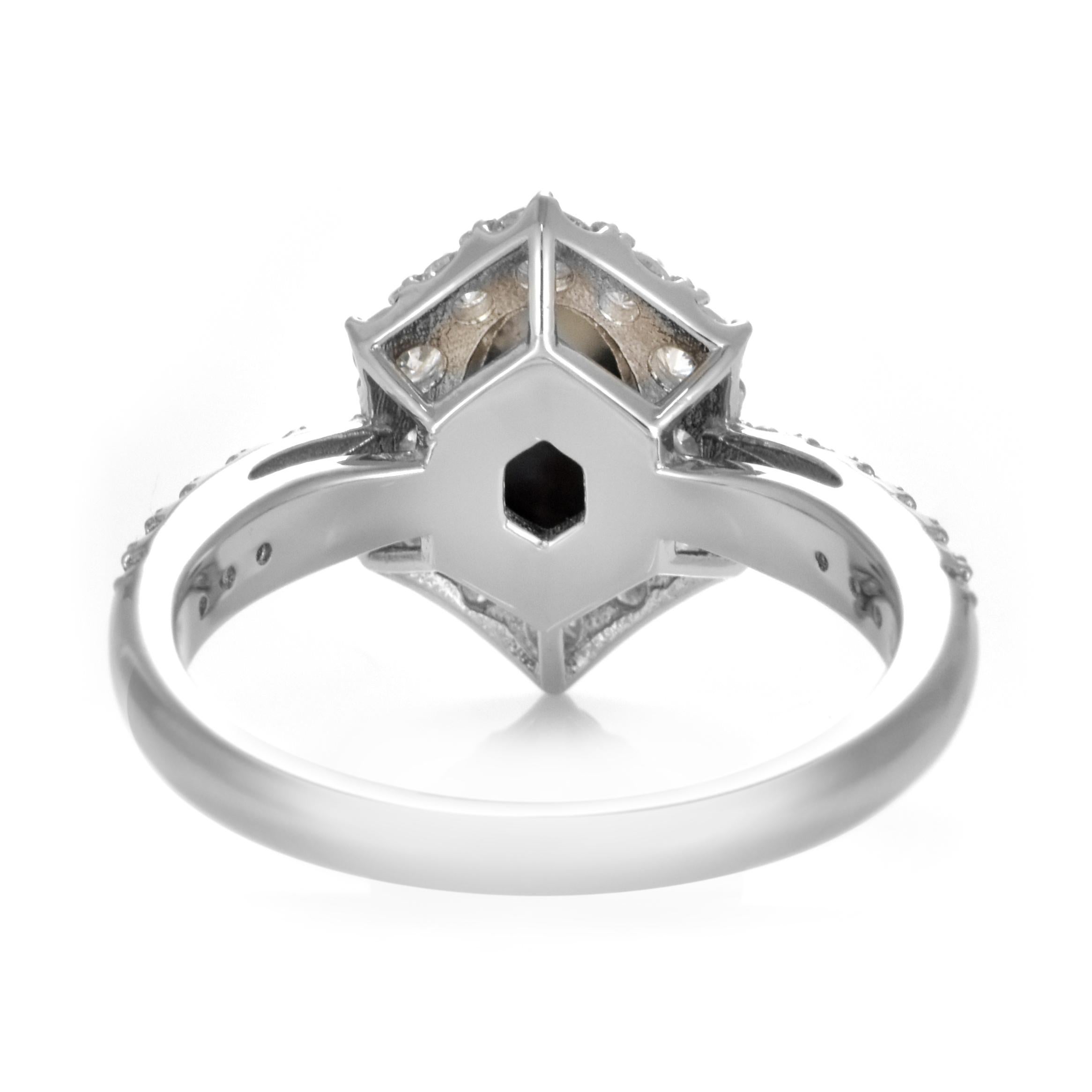 Anello con Opale nero australiano e diamanti da 0.75 carati in platino in vendita 2