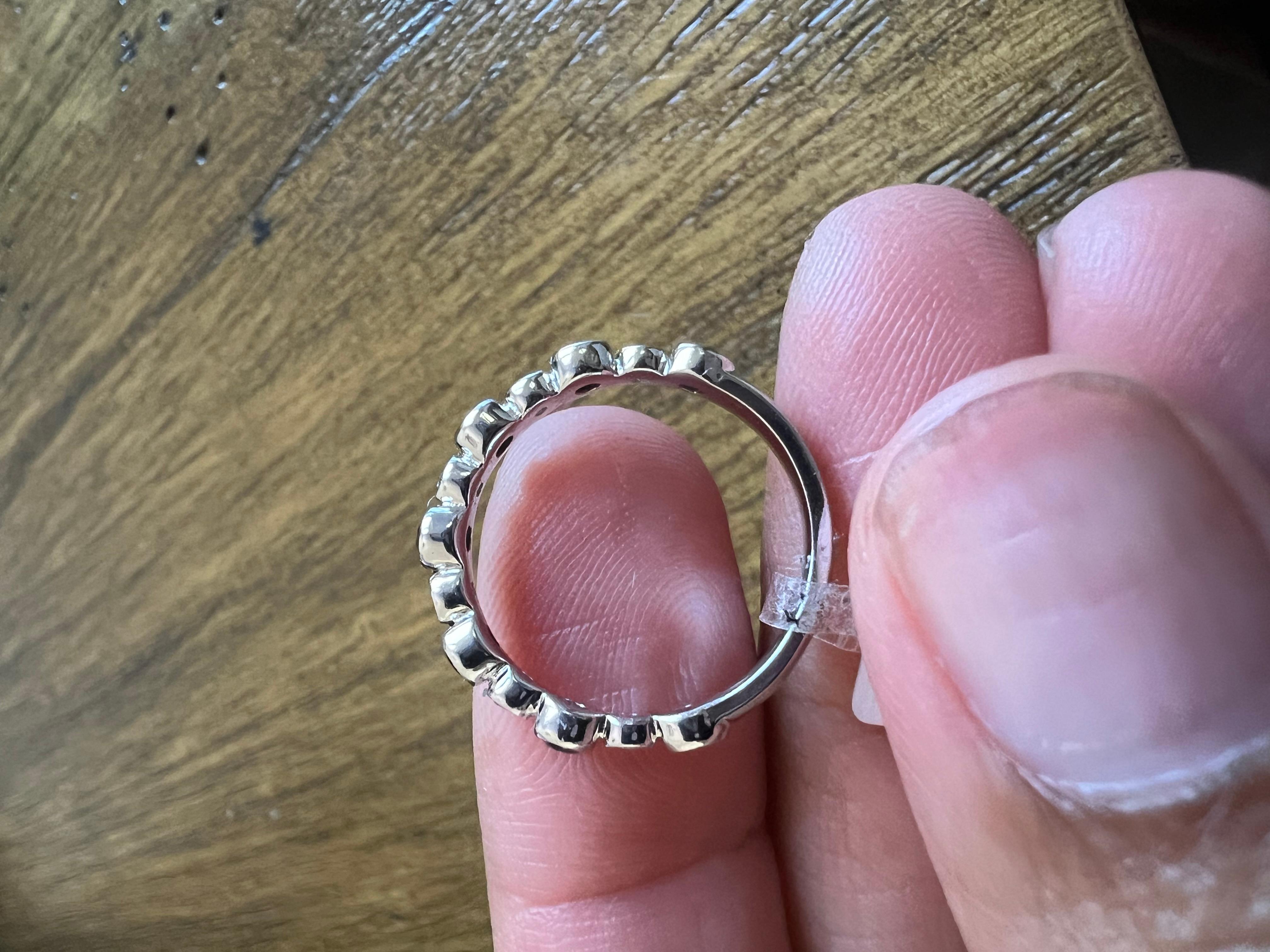 Weißgoldring mit 0,75 Karat schwarzen und weißen Diamanten Damen im Angebot